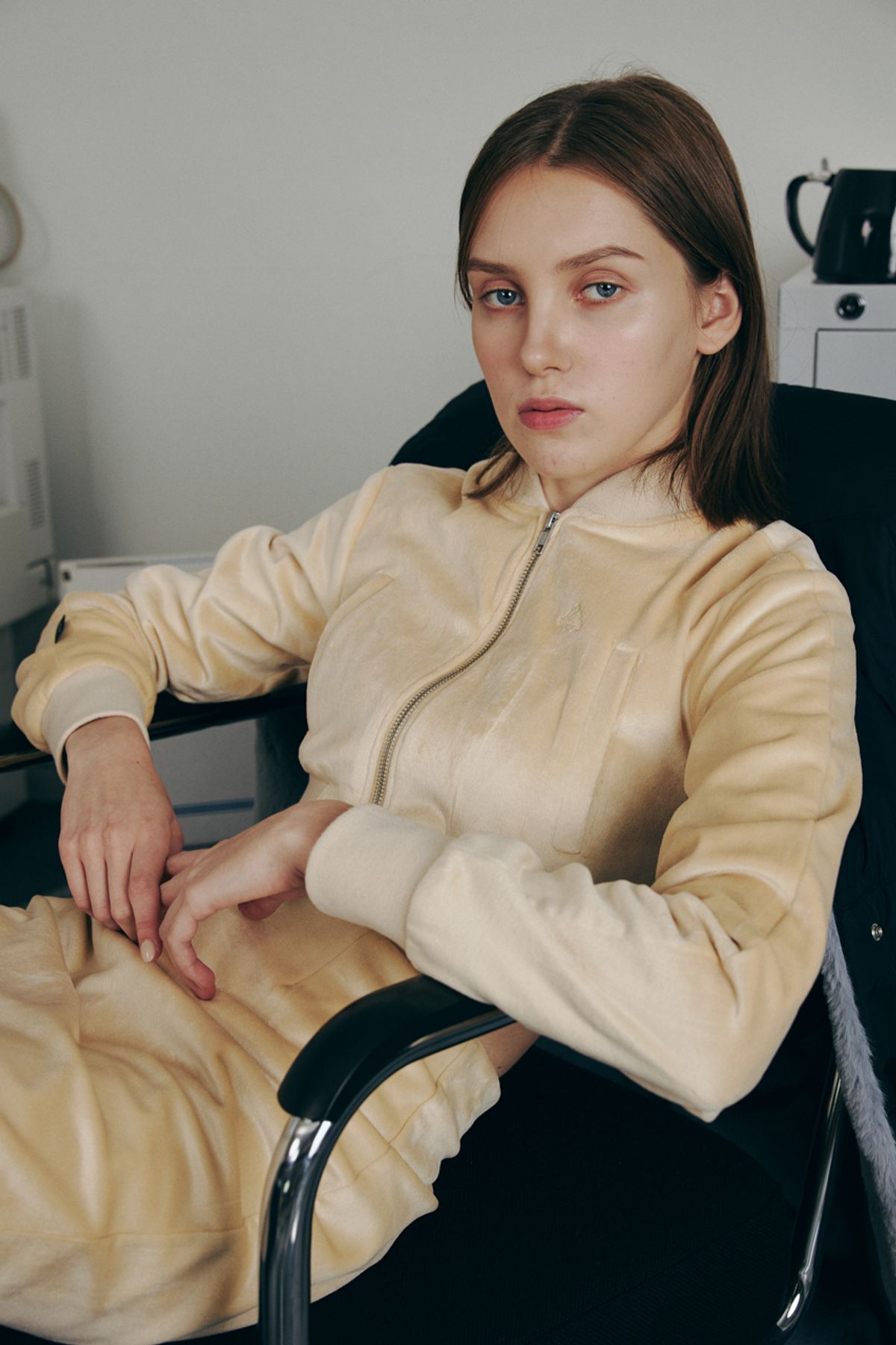 쎄이연(SAYYEON) Soft Velvet Cropped Bomber Jacket Yellow Beige