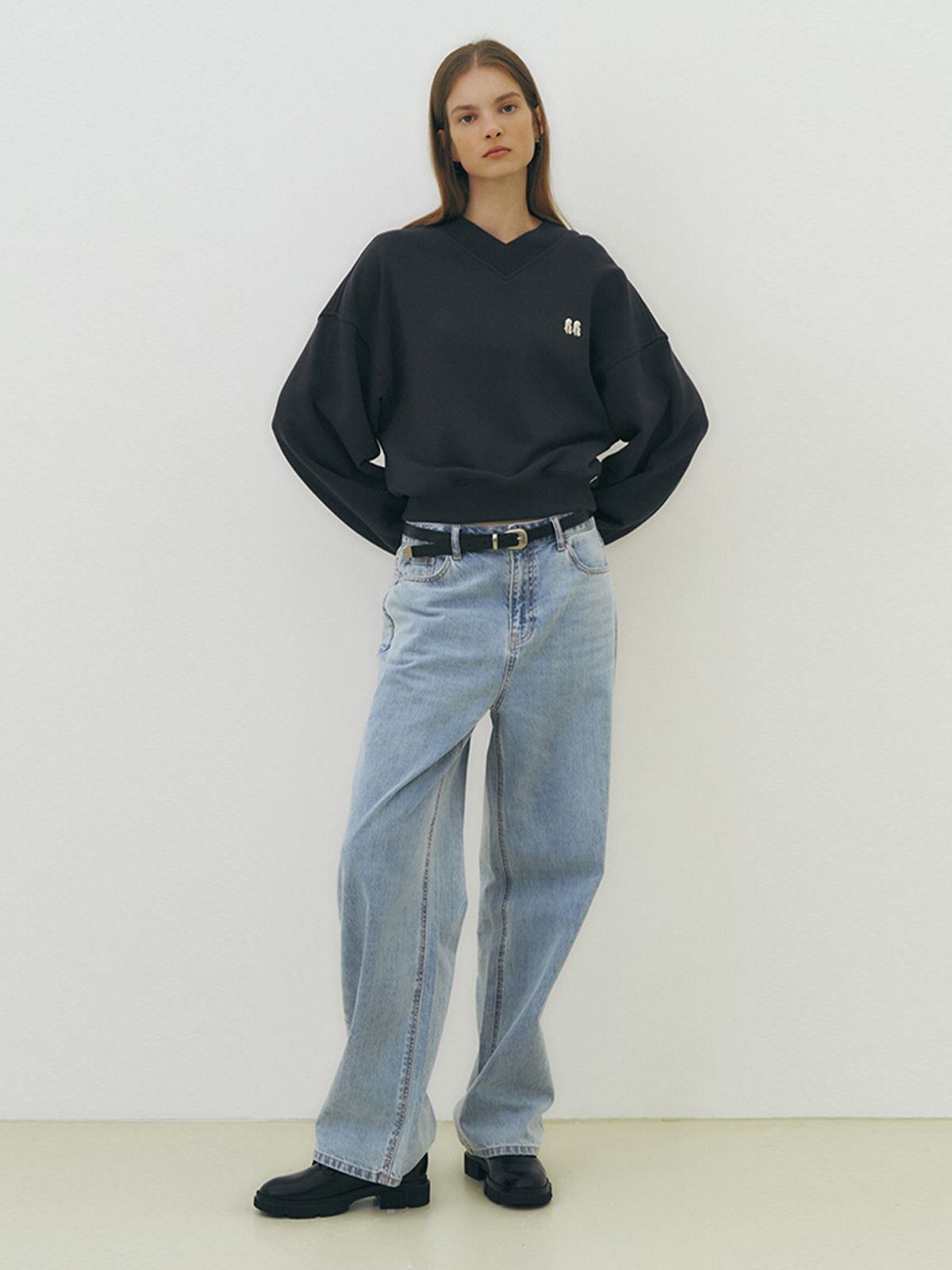 히로인(HEROINE) 브이넥코튼로고스웻셔츠(다크그레이)