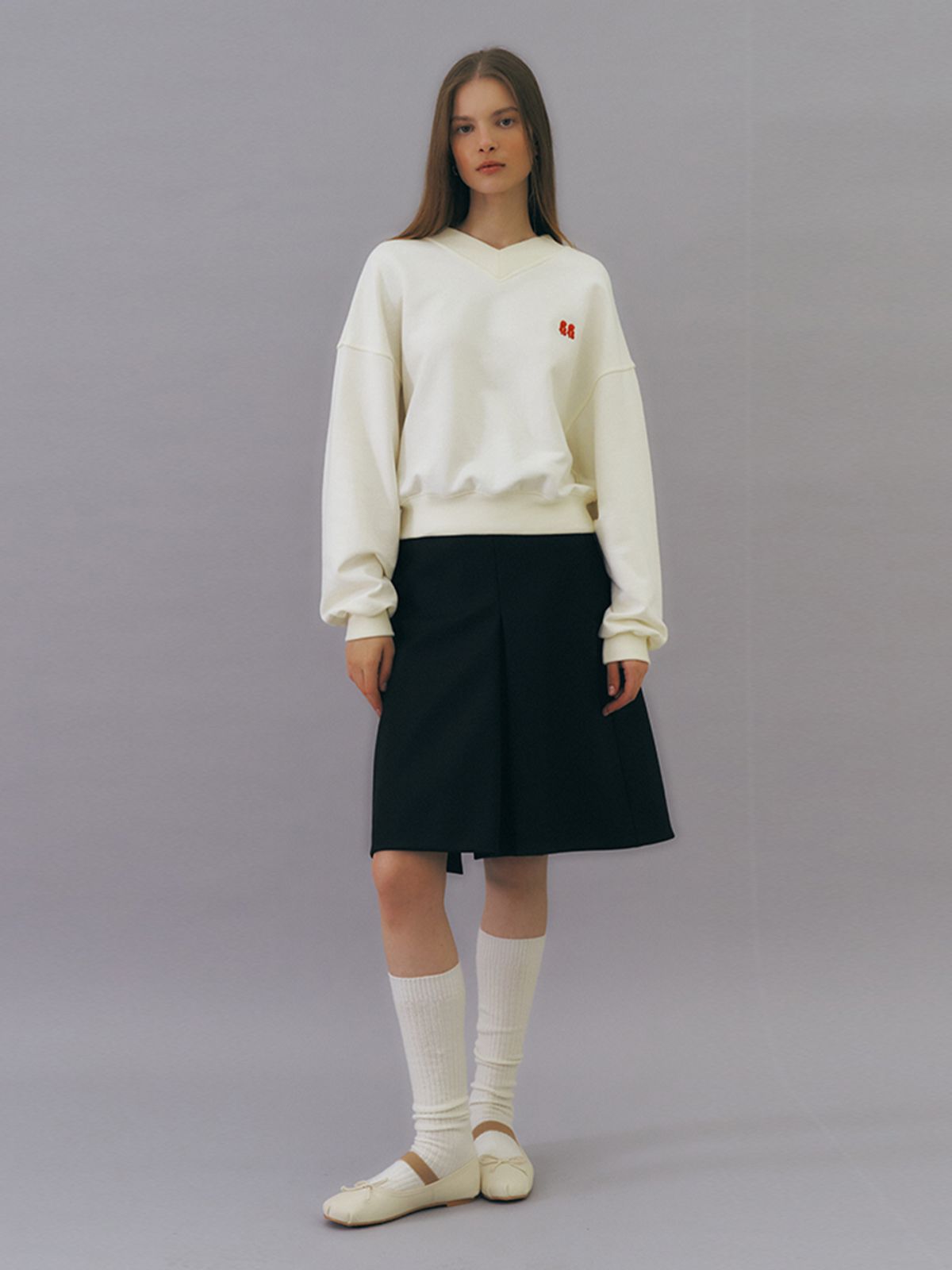 히로인(HEROINE) 브이넥코튼로고스웻셔츠(아이보리)