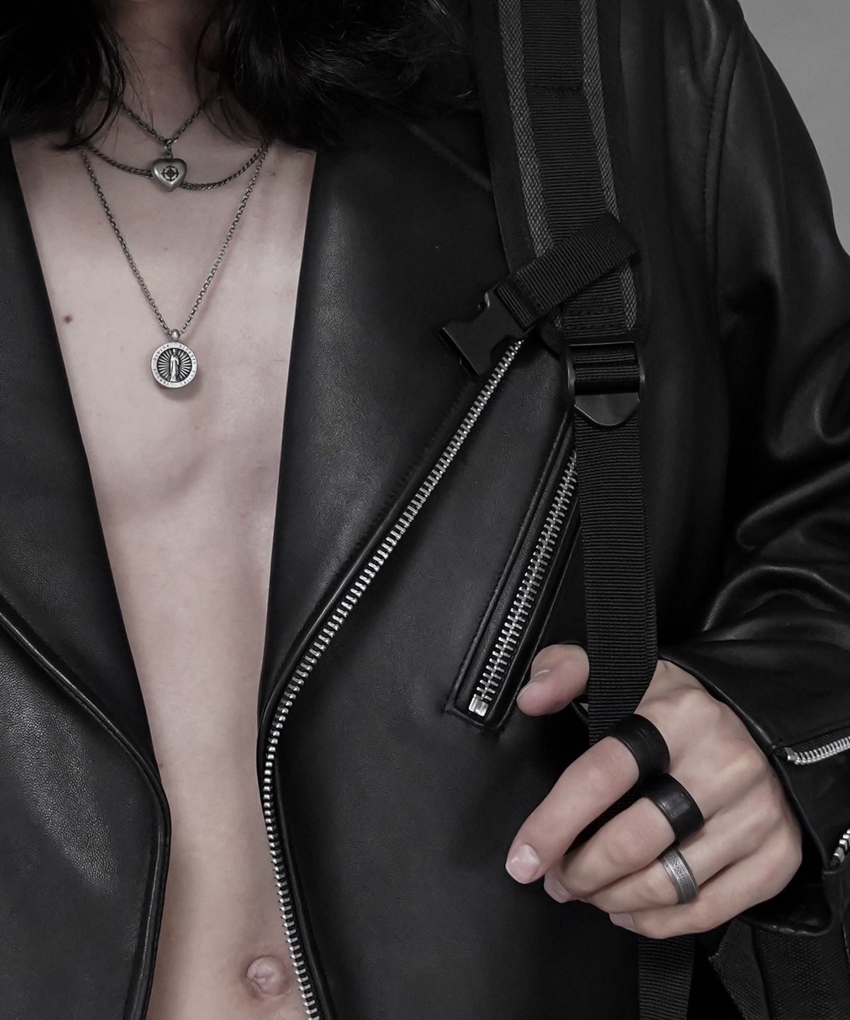 블레스드 뷸렛(BLESSED BULLET) 로고 가죽 오픈 반지_블랙/화이트/오렌지