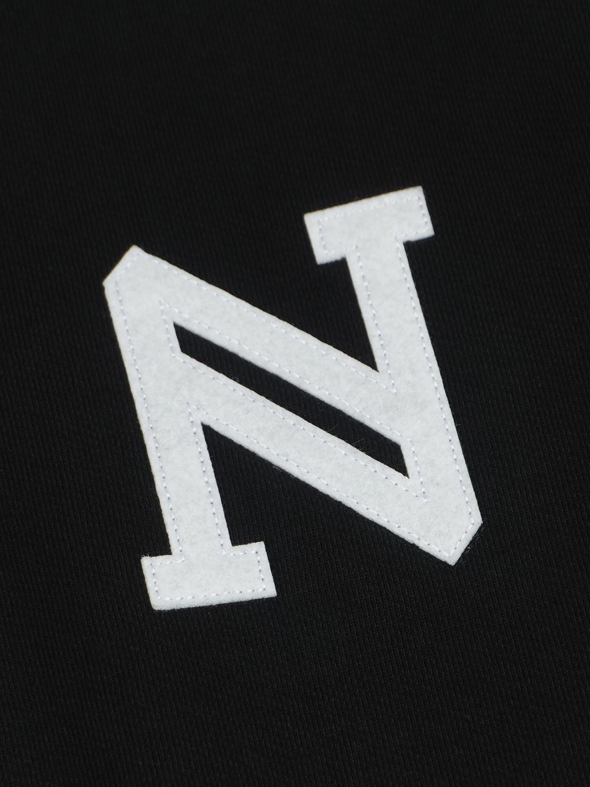 네네츠 어센틱(NENETS AUTHENTIC) N LOGO HALF ZIP-UP SWEATSHIRTS BLACK