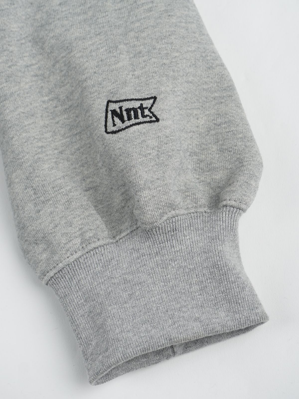 네네츠 어센틱(NENETS AUTHENTIC) N LOGO HALF ZIP-UP SWEATSHIRTS GREY