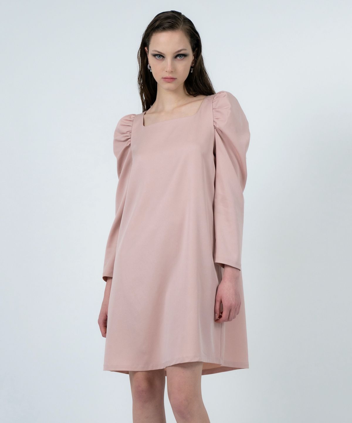 레트흐드레뚜왈(LETTRE DE LE TOILE) Esme gathered-shoulder shift dress (Pink)