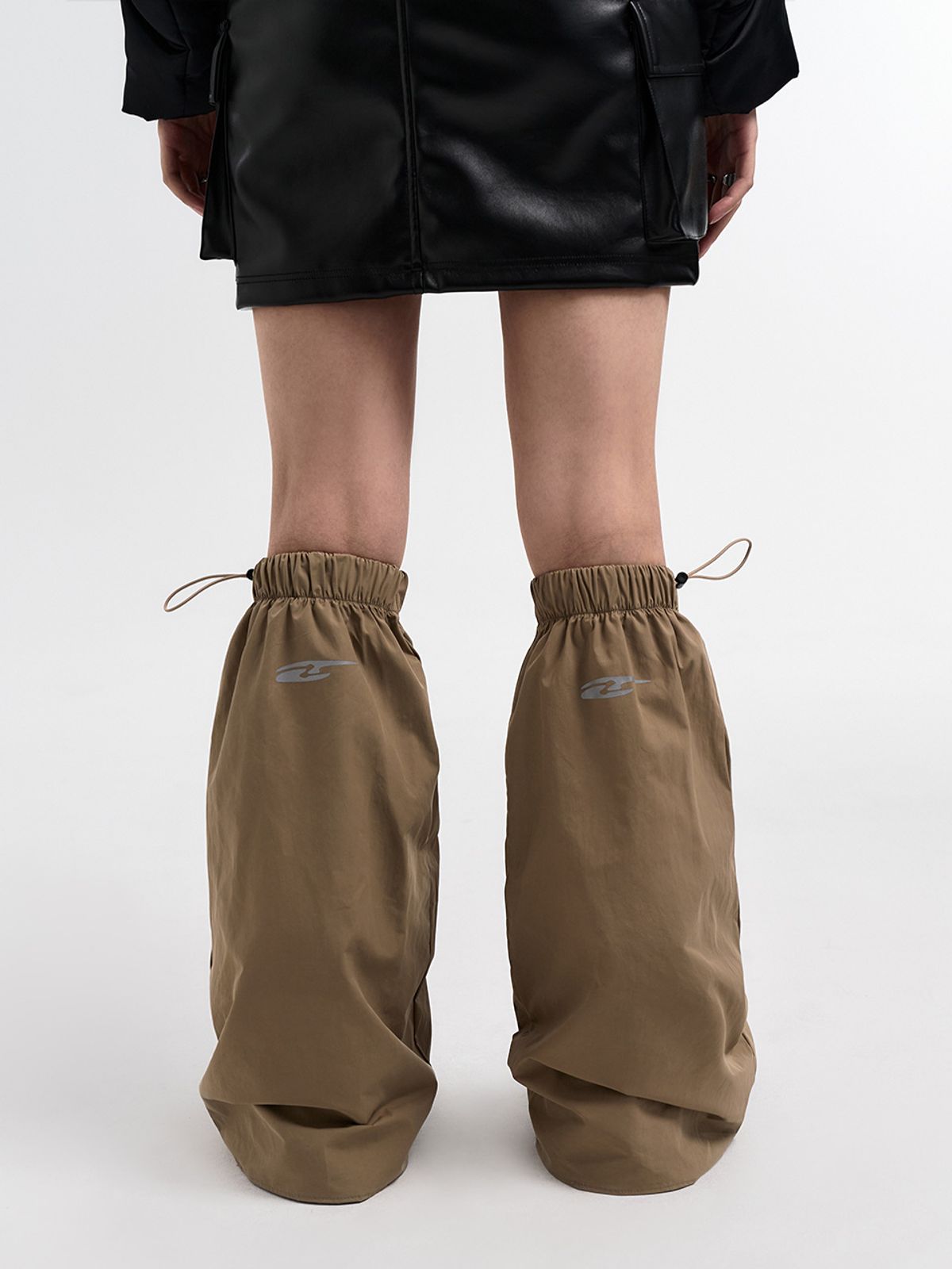 와이이이엘(YEEL) STRING LEG WARMER BEIGE