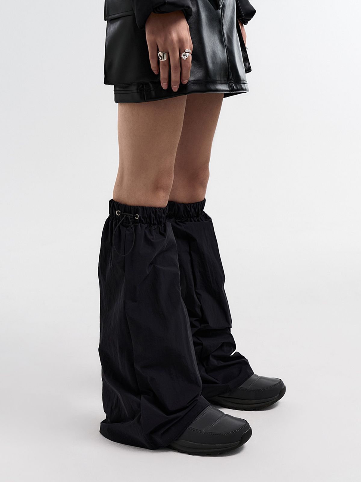 와이이이엘(YEEL) STRING LEG WARMER BLACK