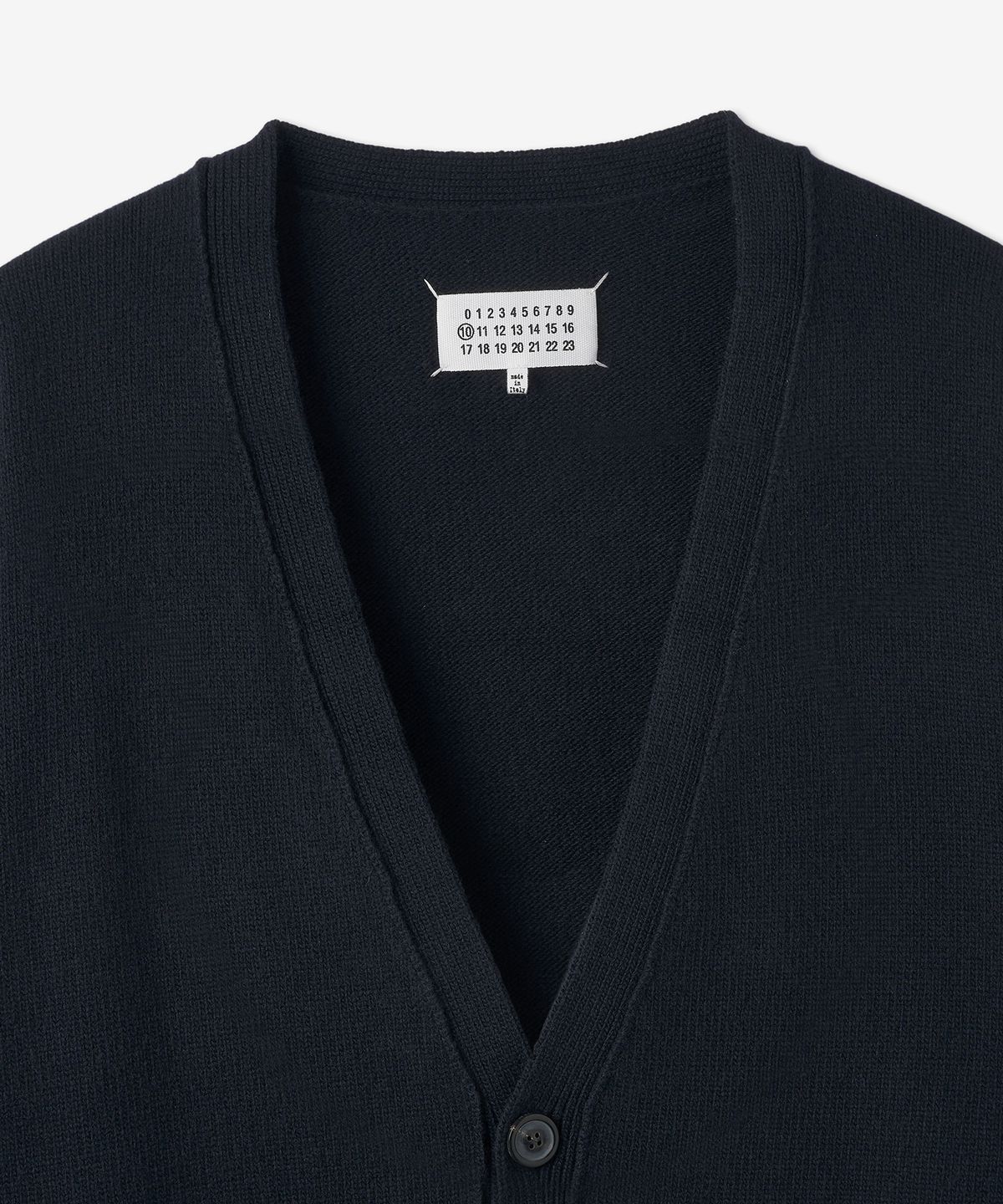 메종 마르지엘라(MAISON MARGIELA) 남성 4 스티치 브이넥 가디건 - 다크 블루 / S50HA1058S17993511