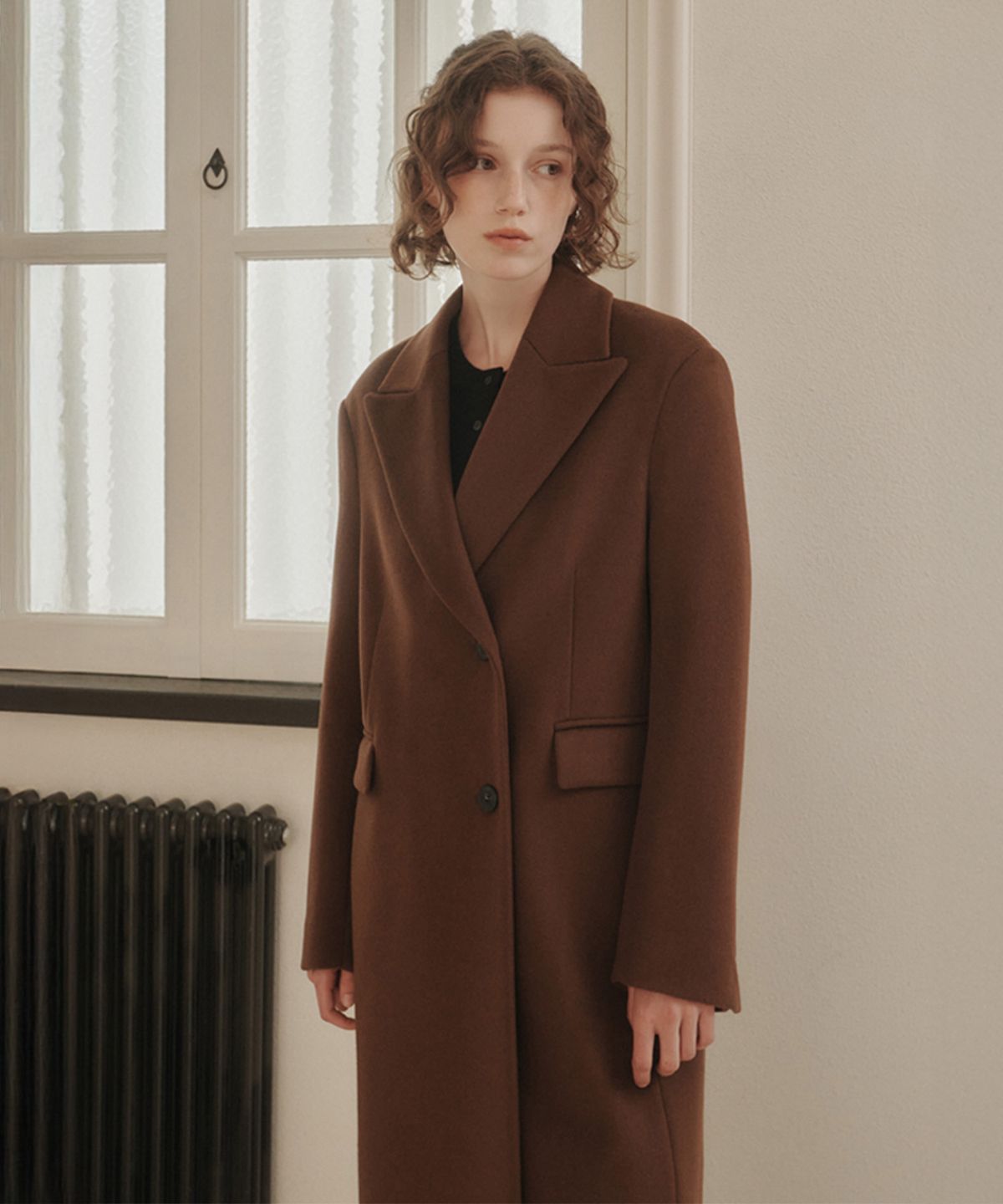 아바몰리(AVA MOLLI) PEAKED SEMI DOUBLE COAT (BROWN_)