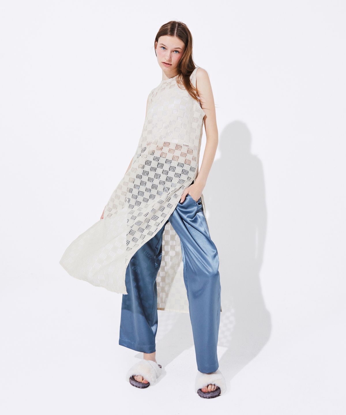 꾸아페(QUAFE) GLOSSY WIDE EASY PANTS_Sora