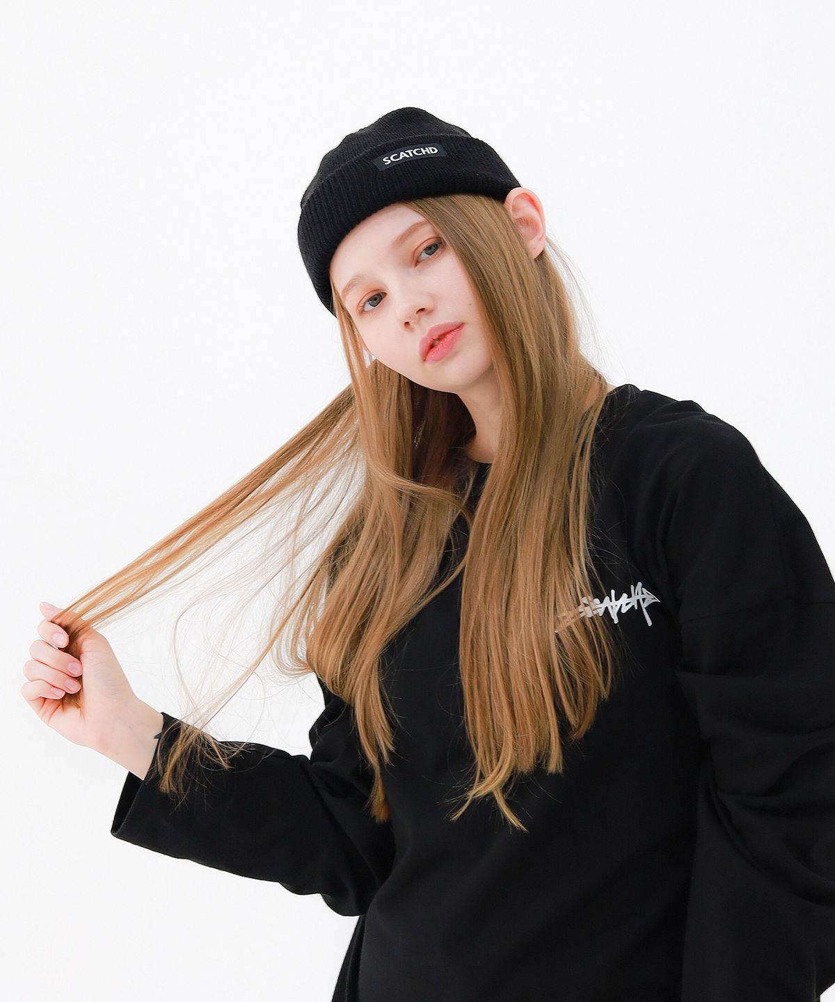 스캐치드(SCATCHD) 로고 라벨 숏비니 블랙