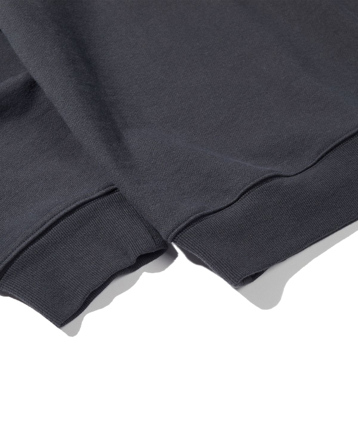 크리틱(CRITIC) OG Logo Sweatshirt Charcoal