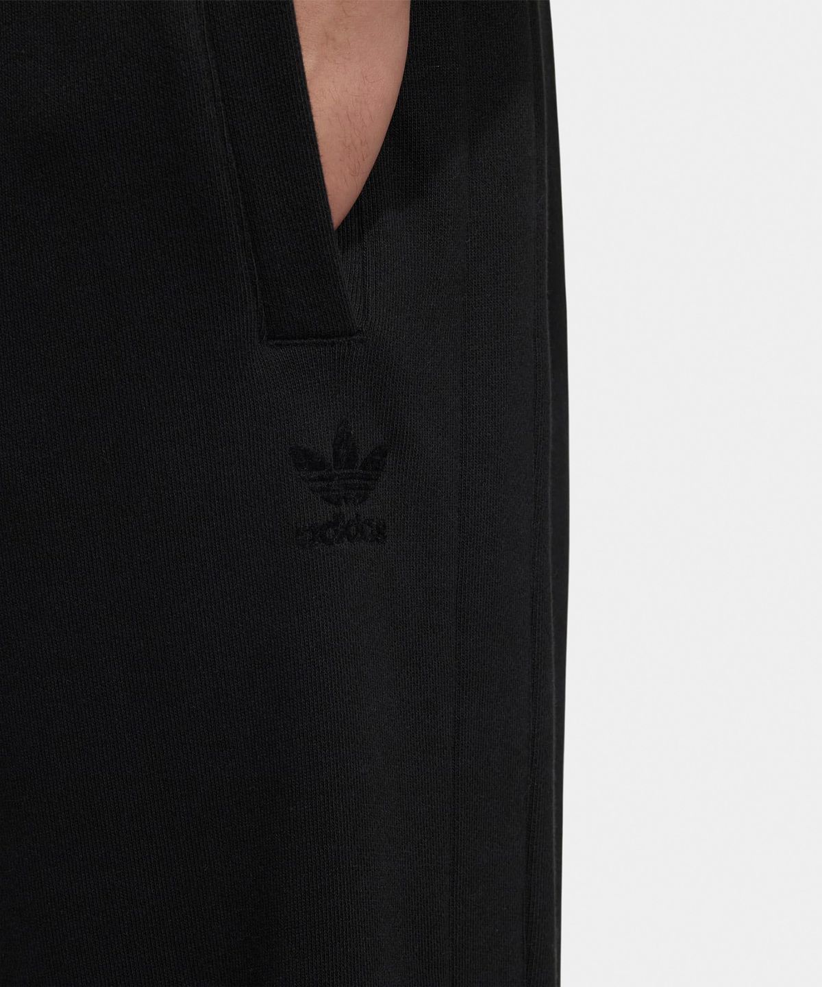 아디다스(ADIDAS) 에센셜 팬츠 - 블랙 / IC8151