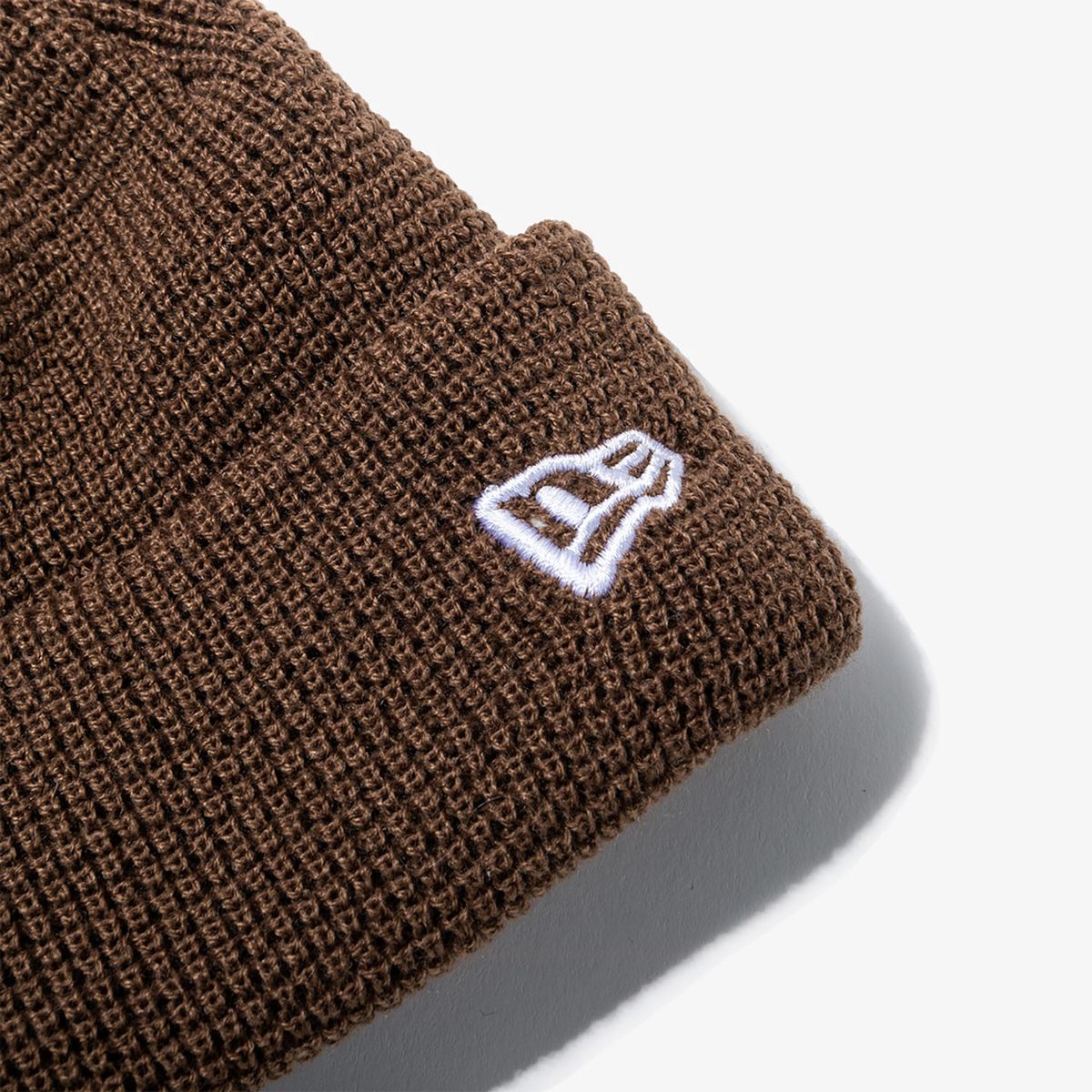 뉴에라(NEW ERA) 와플 니트 숏 비니 브라운