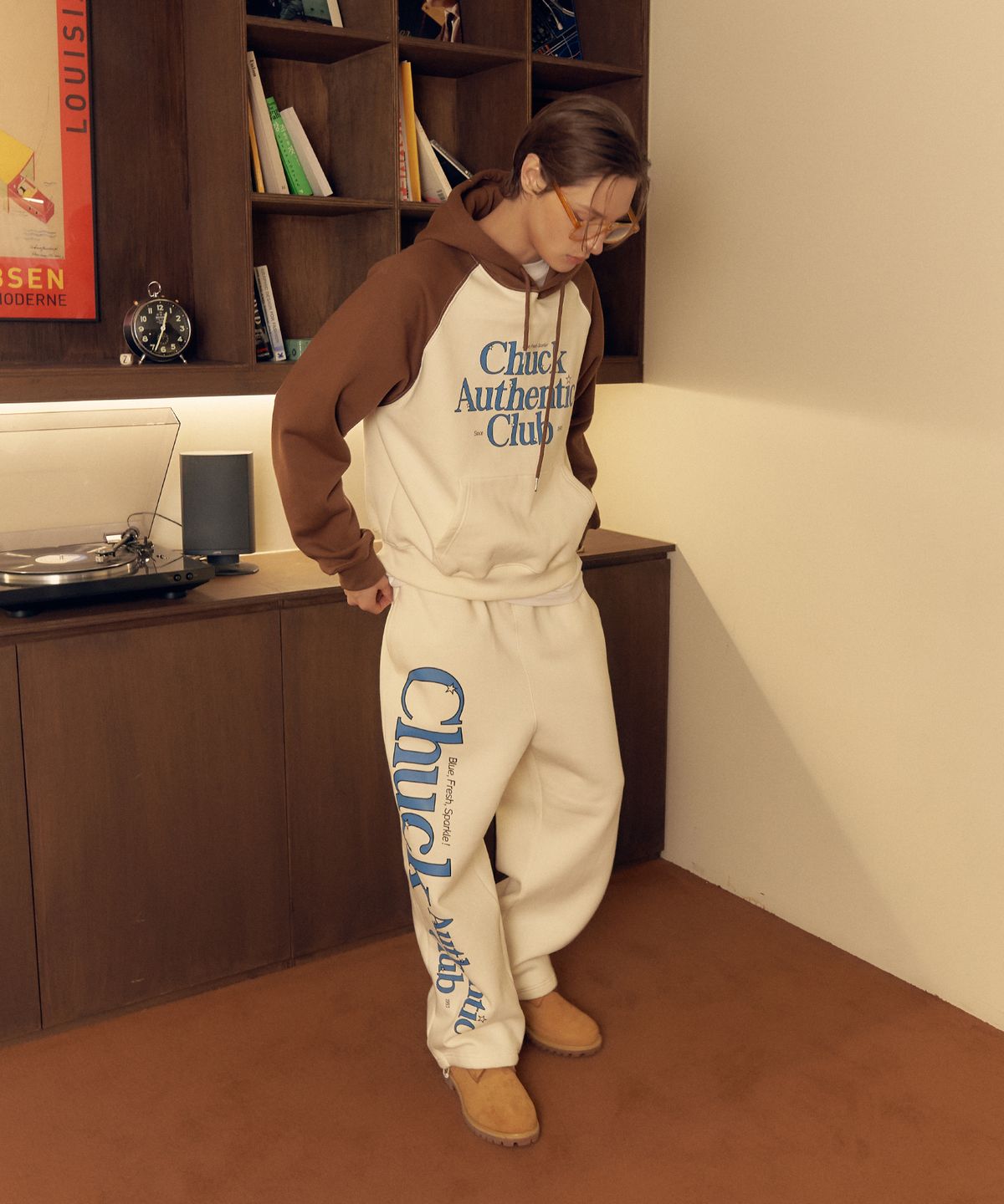 척(CHUCK) 어센틱 클럽 래글런 후디 (크림)