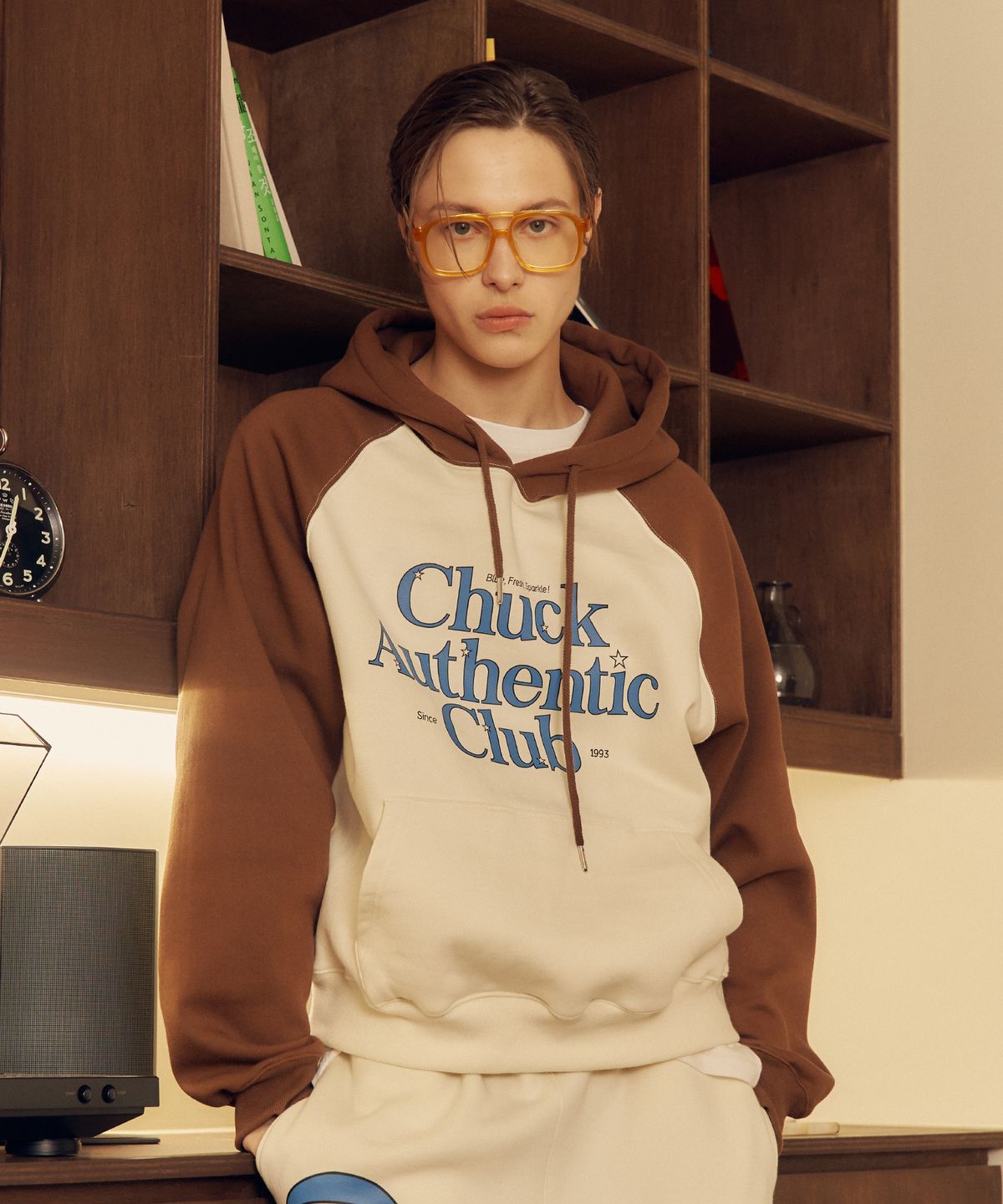 척(CHUCK) 어센틱 클럽 래글런 후디 (크림)