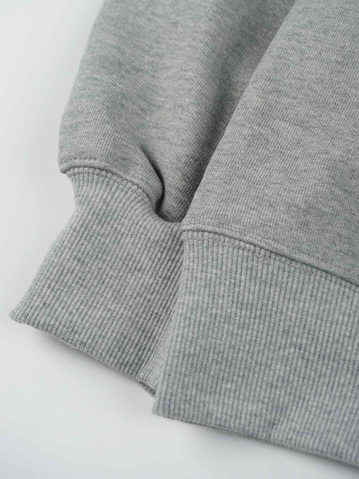 네네츠 어센틱(NENETS AUTHENTIC) ARCH LOGO HALF ZIP-UP SWEATSHIRTS GREY