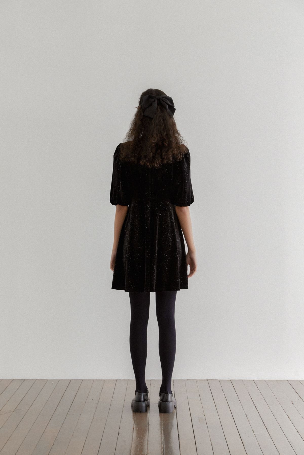 나루강(NARU KANG) Velvet Wide-sleeve Square neck Mini Dress