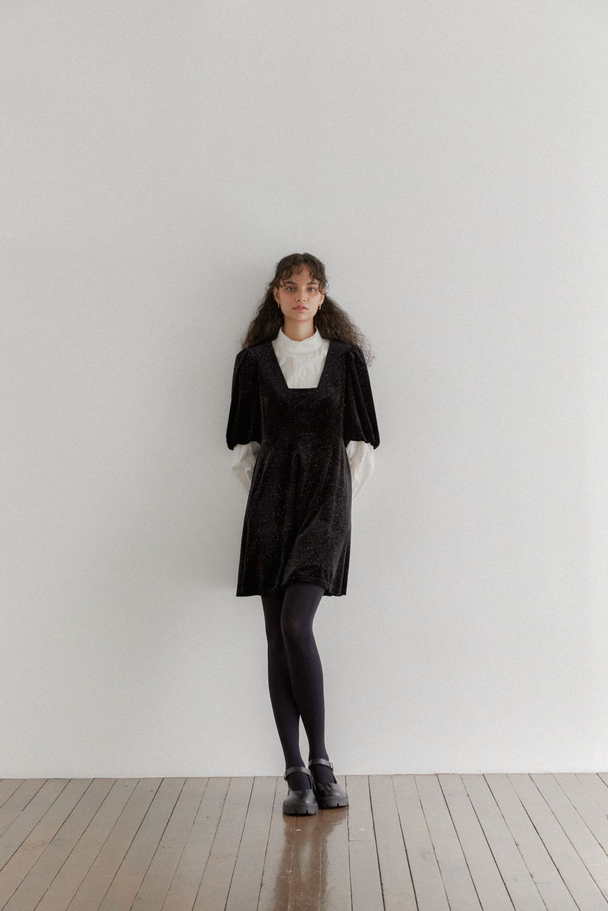 나루강(NARU KANG) Velvet Wide-sleeve Square neck Mini Dress