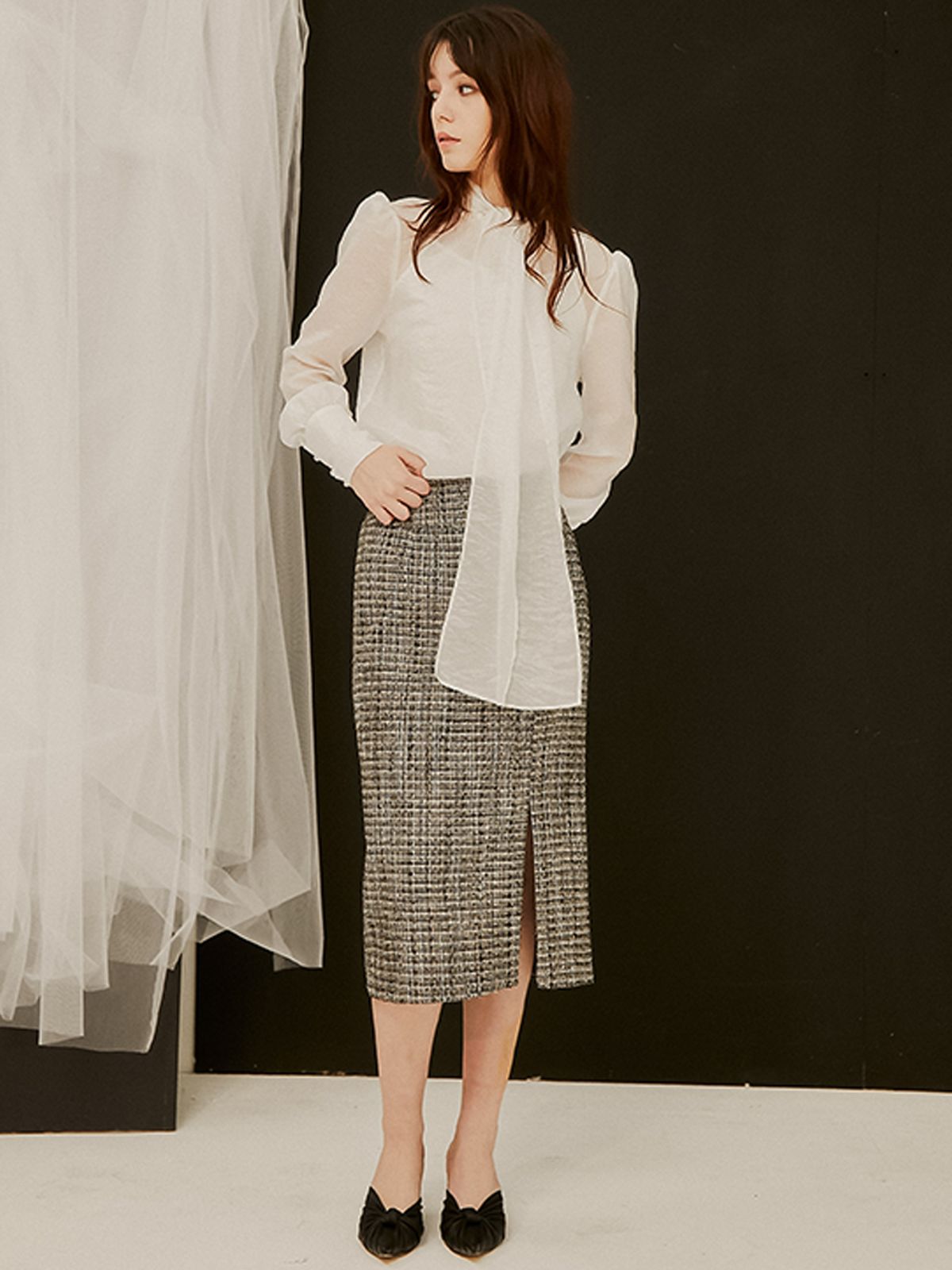 쏘리, 투 머치 러브(SORRY, TOO MUCH LOVE) Rael Midi Tweed H Line Skirt_Black