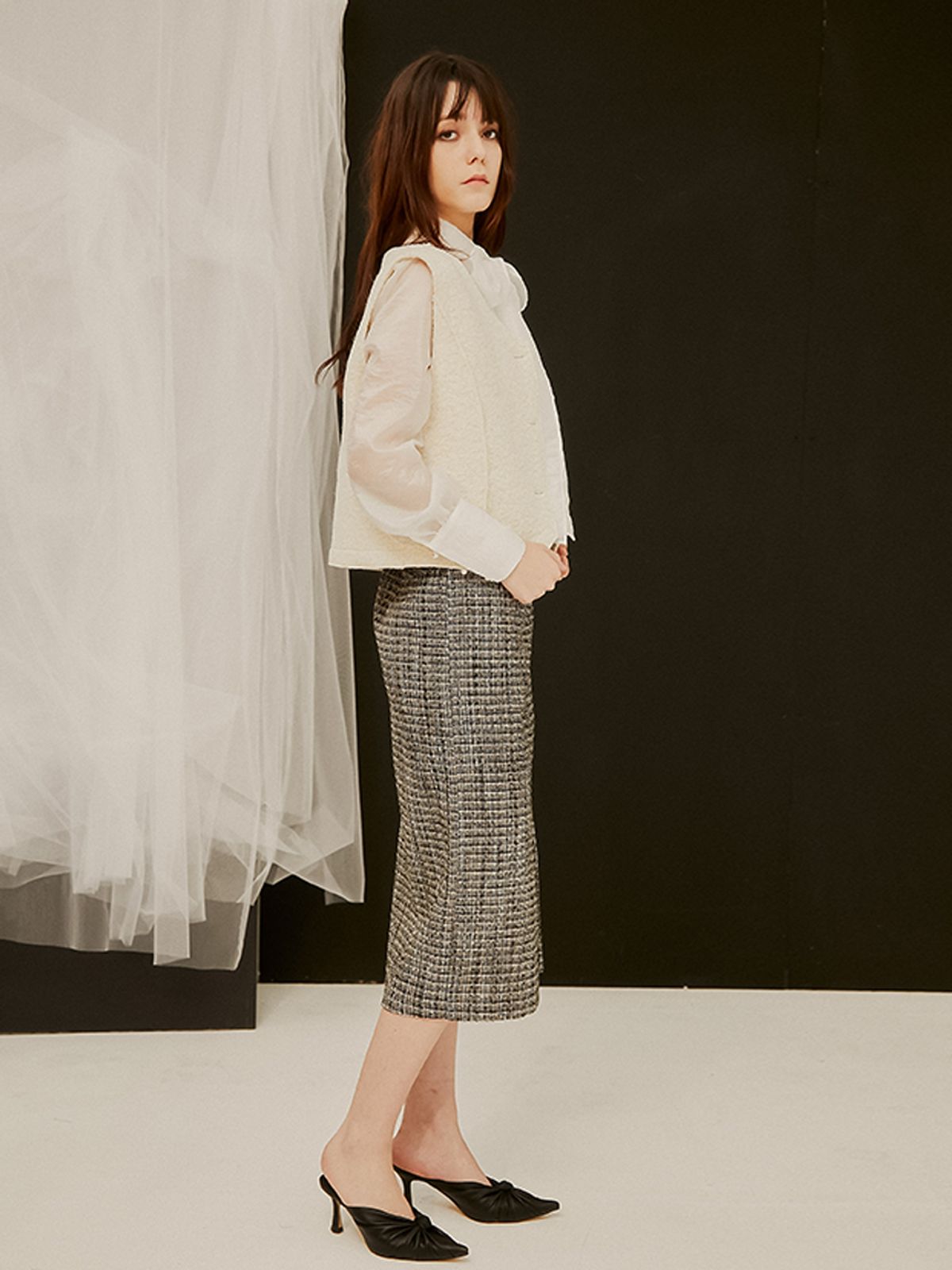 쏘리, 투 머치 러브(SORRY, TOO MUCH LOVE) Rael Midi Tweed H Line Skirt_Black