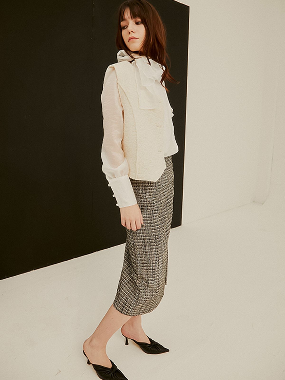 쏘리, 투 머치 러브(SORRY, TOO MUCH LOVE) Rael Midi Tweed H Line Skirt_Black