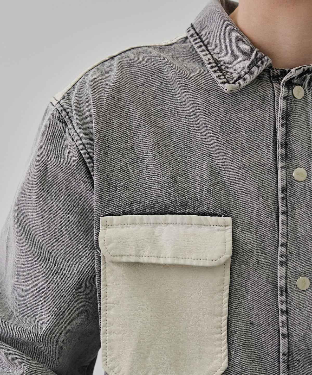디메이든(DEMADEN) OVERSIZED LEATHER POCKET SHIRT JACKET WHITE