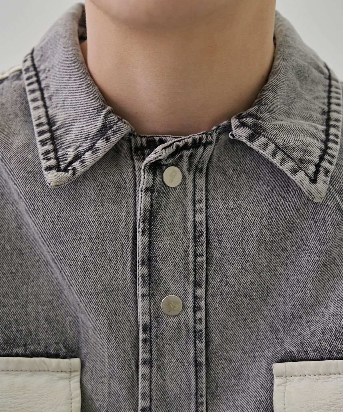 디메이든(DEMADEN) OVERSIZED LEATHER POCKET SHIRT JACKET WHITE