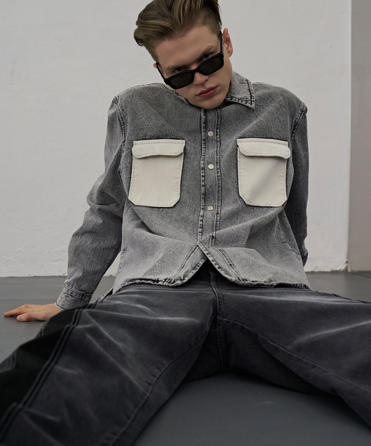 디메이든(DEMADEN) OVERSIZED LEATHER POCKET SHIRT JACKET WHITE