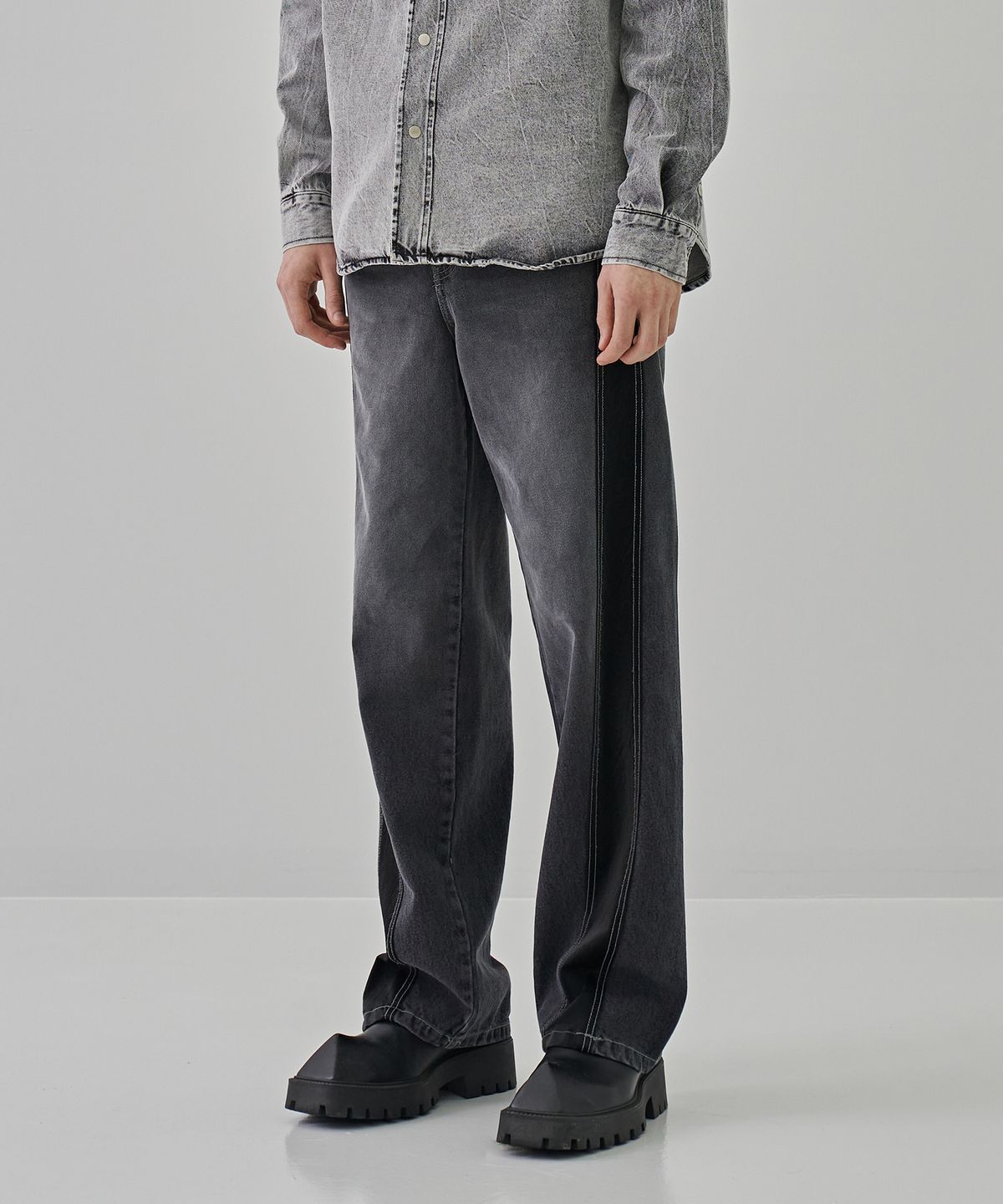 디메이든(DEMADEN) SIDE LEATHER LINE WIDE PANTS BLACK