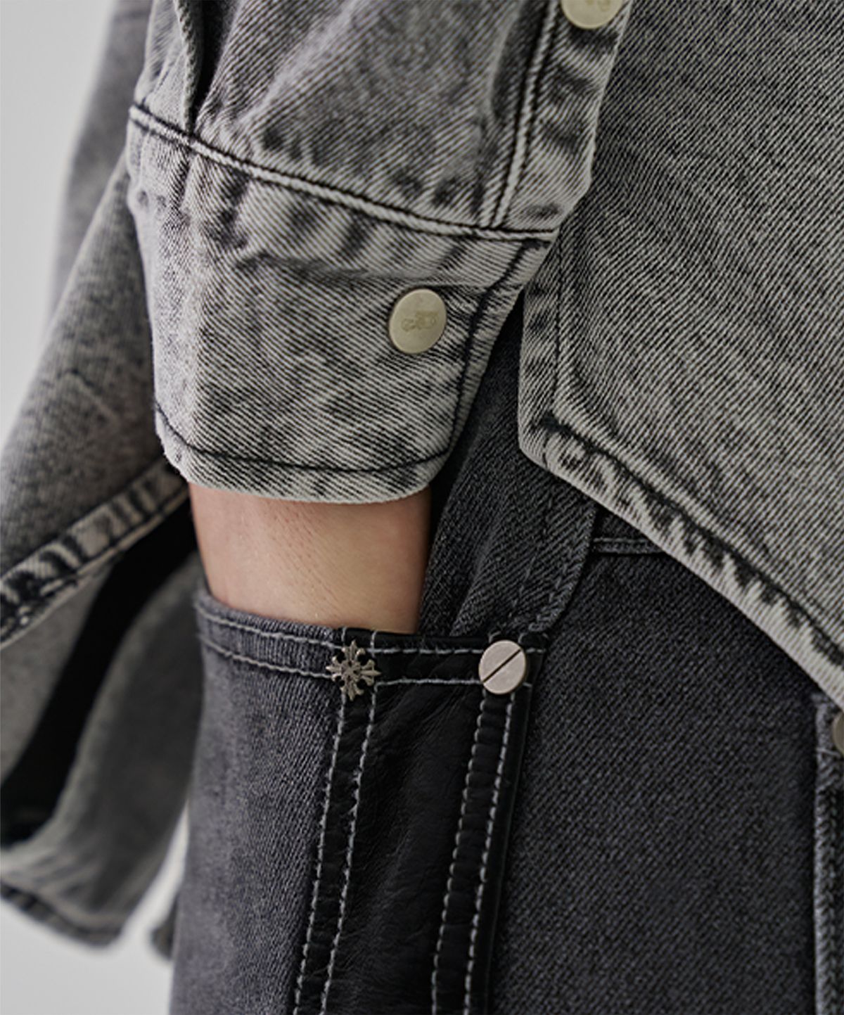 디메이든(DEMADEN) SIDE LEATHER LINE WIDE PANTS BLACK