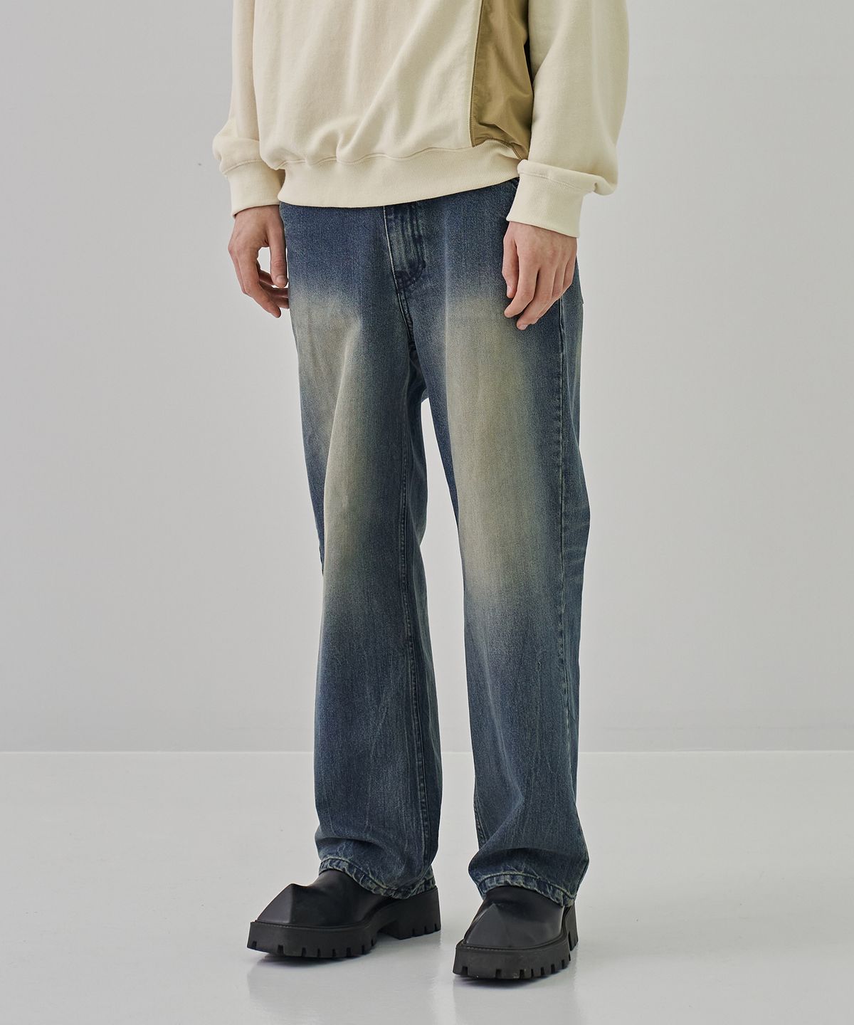디메이든(DEMADEN) BRUSHED SEMI WIDE DENIM PANTS