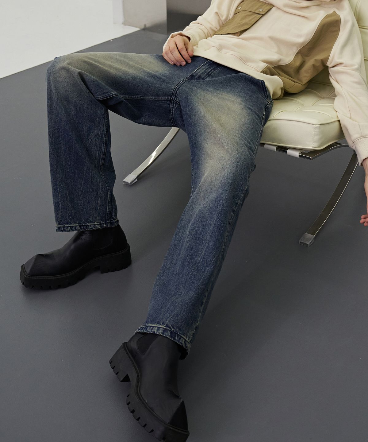 디메이든(DEMADEN) BRUSHED SEMI WIDE DENIM PANTS