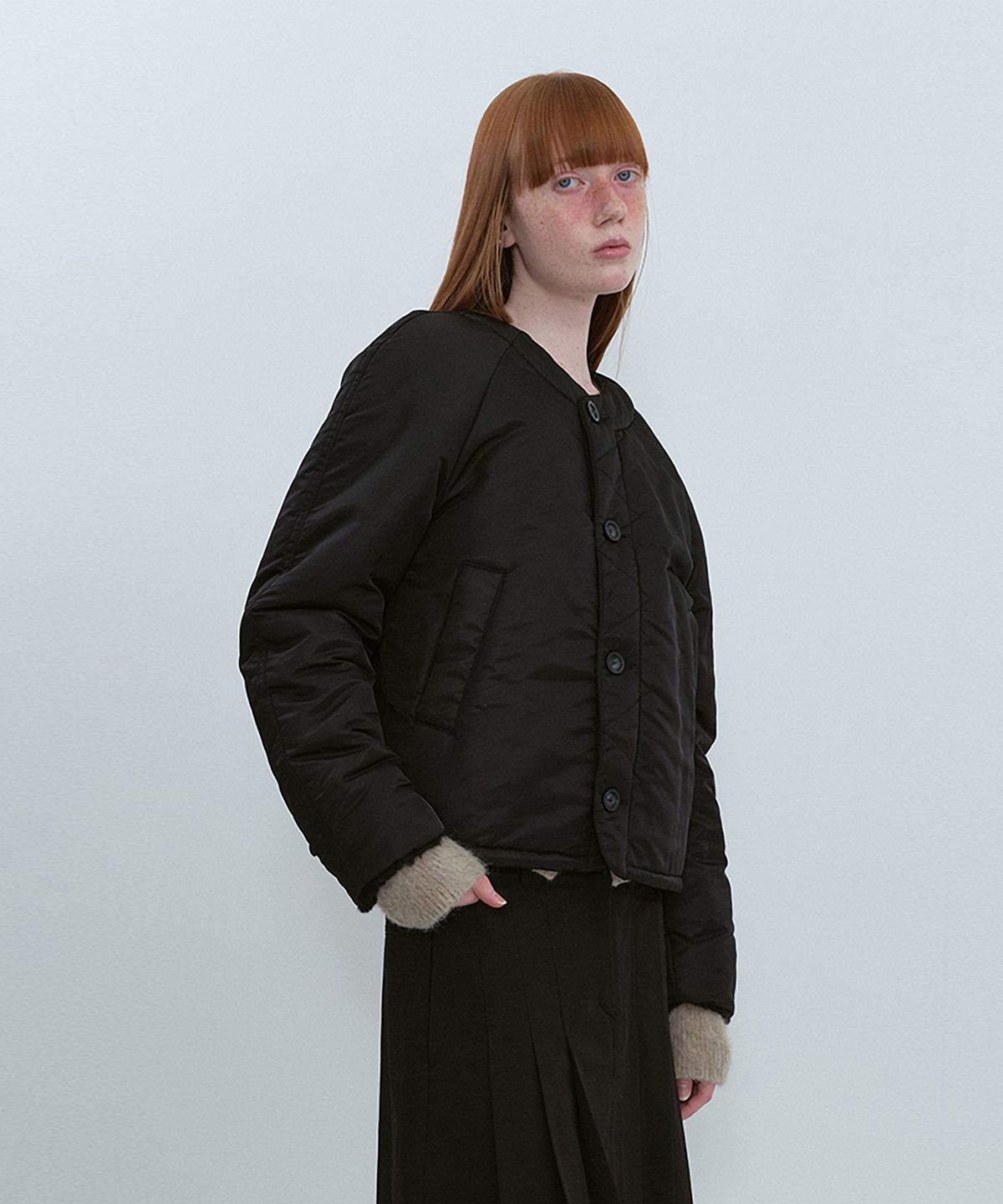 아위(AHWE) Reversible Crop Fur Jacket_BLACK
