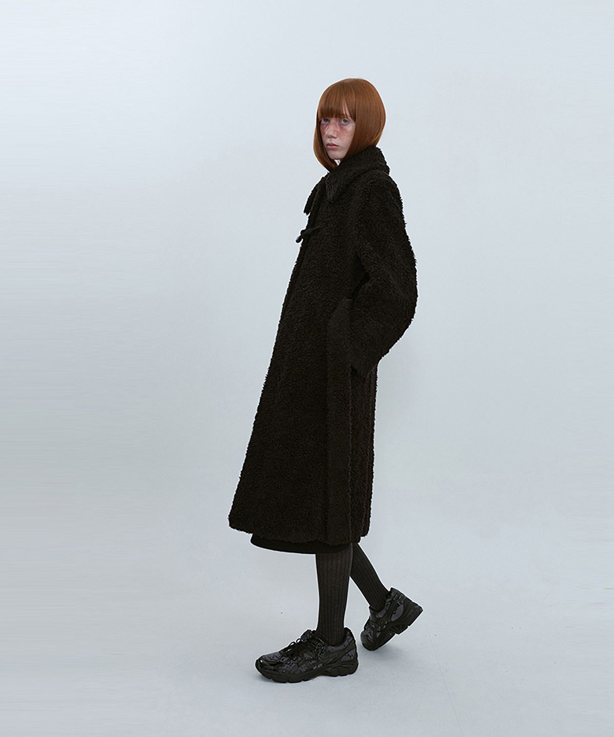 아위(AHWE) Fur Belted Coat_BLACK