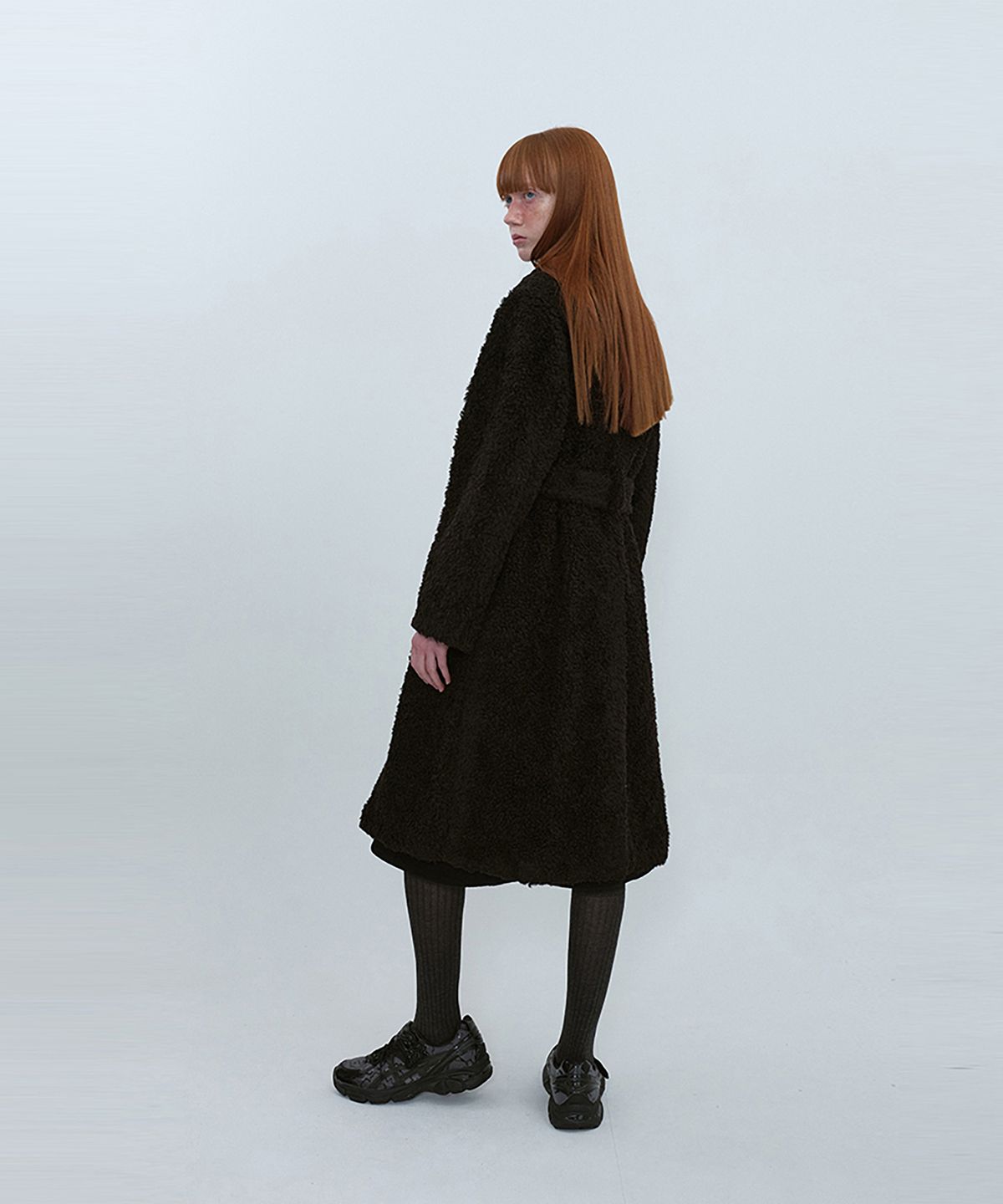 아위(AHWE) Fur Belted Coat_BLACK
