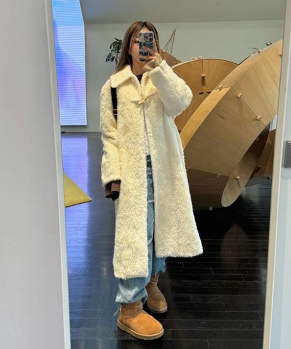 아위(AHWE) Fur Belted Coat_IVORY