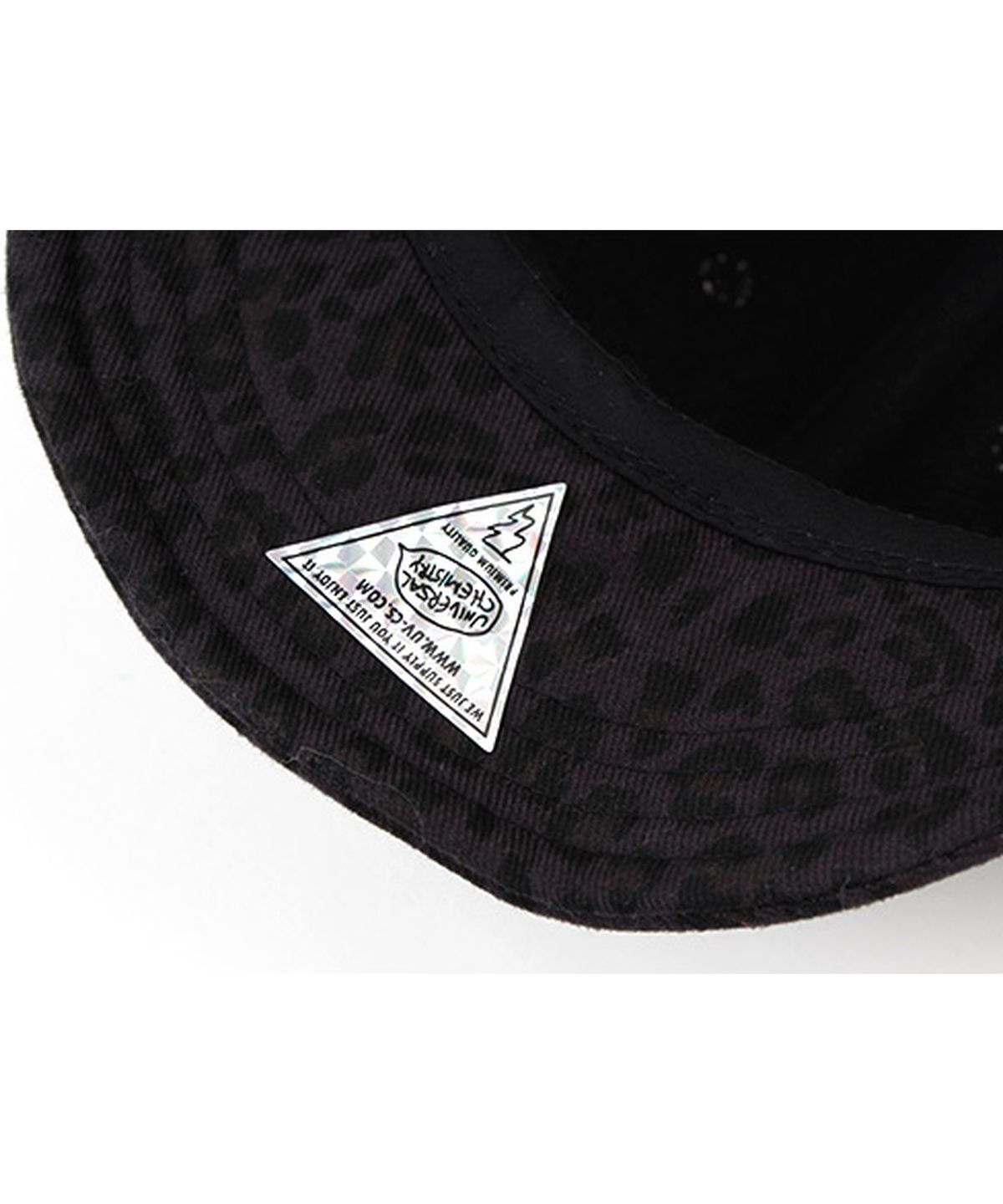 유니버셜 케미스트리(UNIVERSAL CHEMISTRY) Leopard Navy Earflap Cap 호피 귀달이모자
