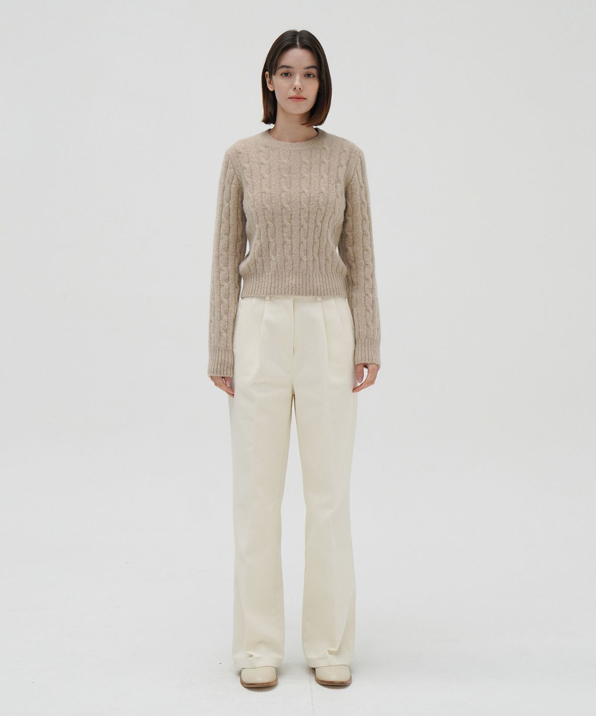 르바(LEVAR) Alpaca Cable Round Crop Knit - Oatmeal