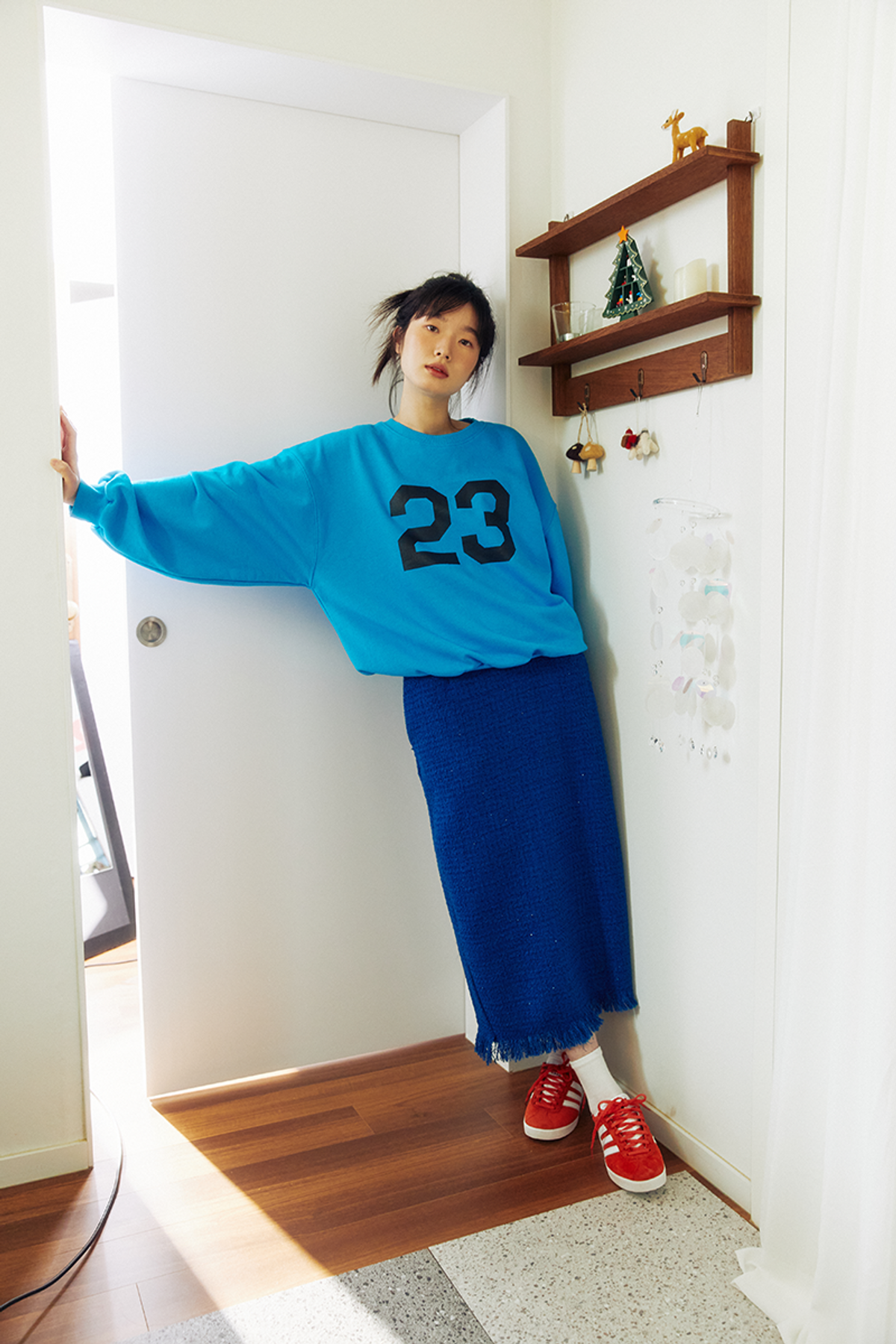 쿠키시(KOOKEESEE) 23 프린팅 스웻셔츠_블루