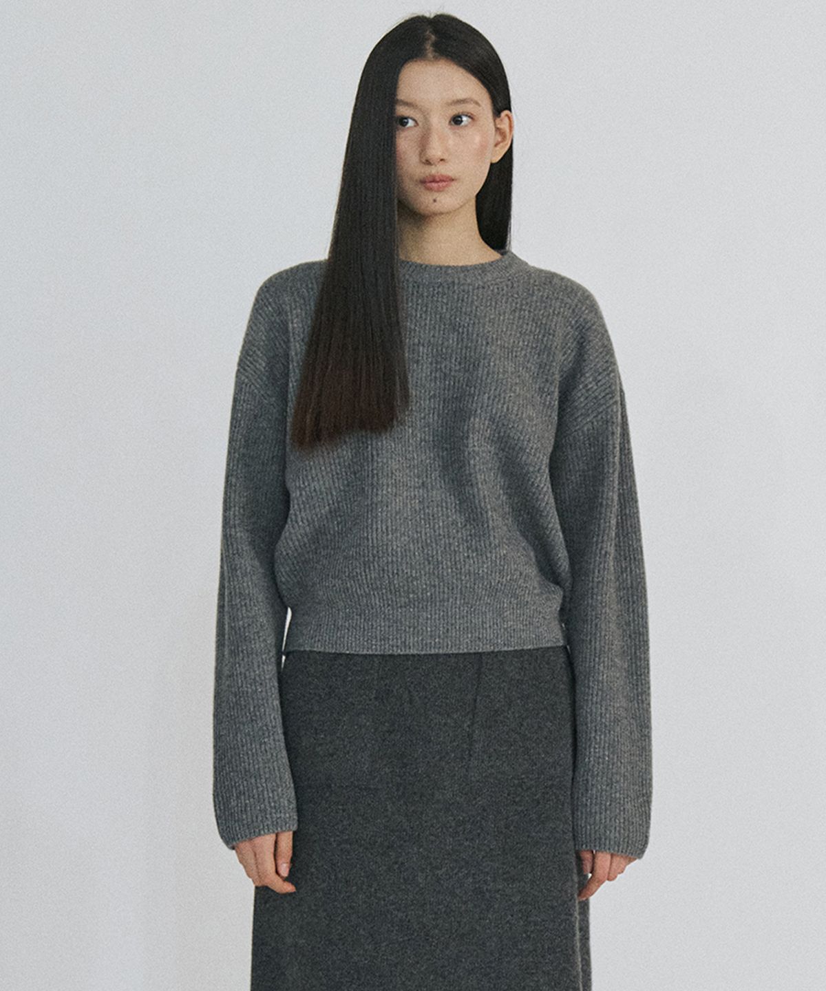 스텝어라운드(STEP AROUND) Series line - Cashmere drop round knit (CHARCOAL)