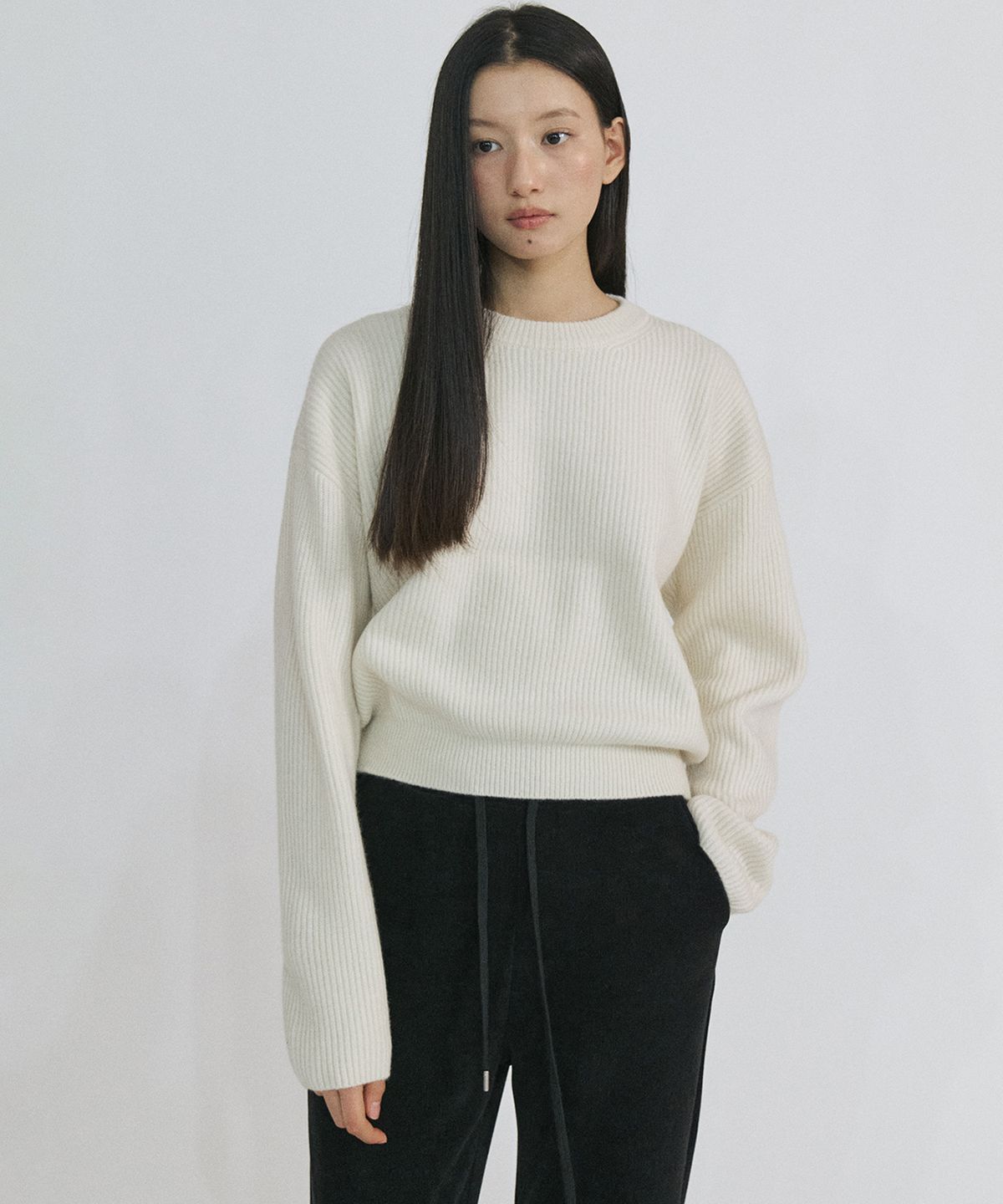 스텝어라운드(STEP AROUND) Series line - Cashmere drop round knit (IVORY)