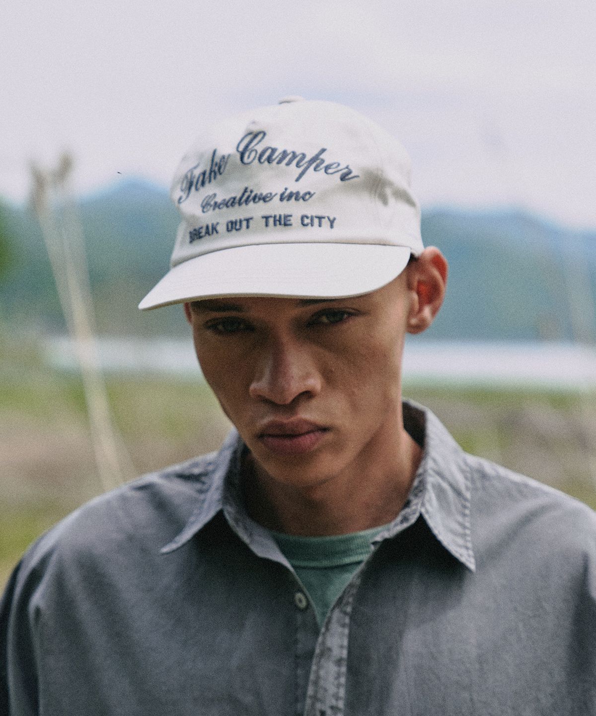 페이크캠퍼(FAKE CAMPER) SCRIPT 캠퍼 스크립트 레터링 스냅백 [IVORY]