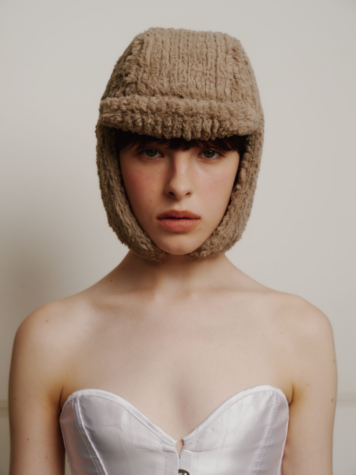 포에지담(POESIEDAME) [Life PORTRAIT] Braid Earflap hat in Mocha beige