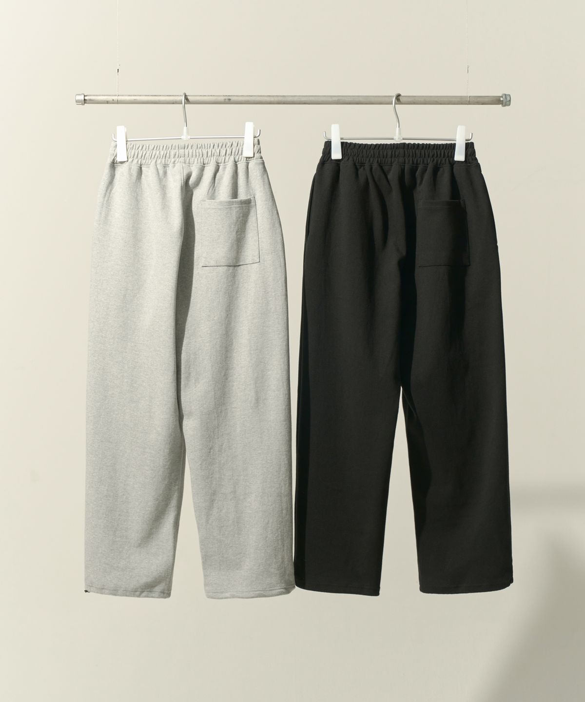 제로(XERO) Deep Two Tuck String Sweat Pants [2 Colors]
