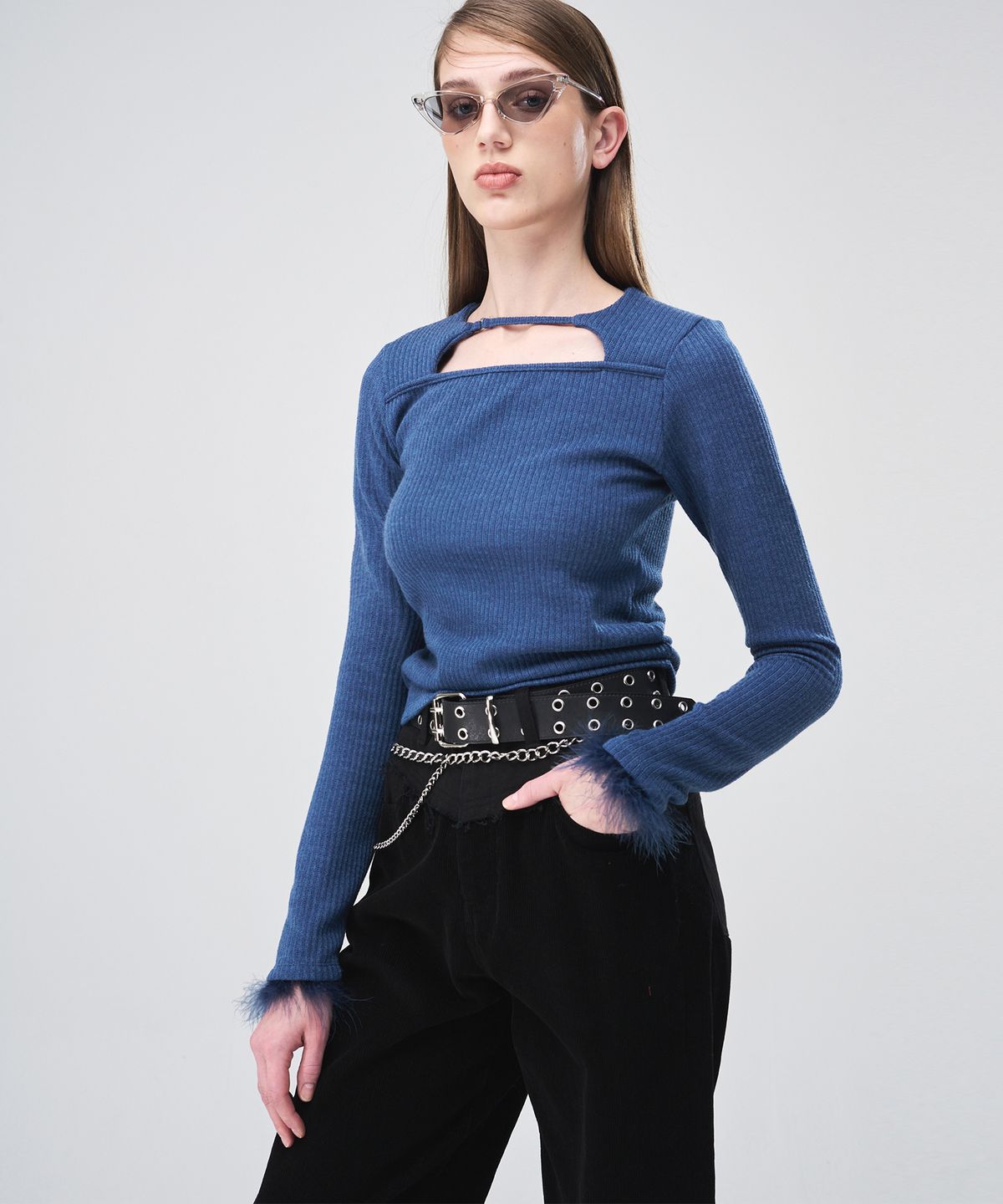 에트몽(ETMON) Fur Trimmed Strap T-Shirt Blue
