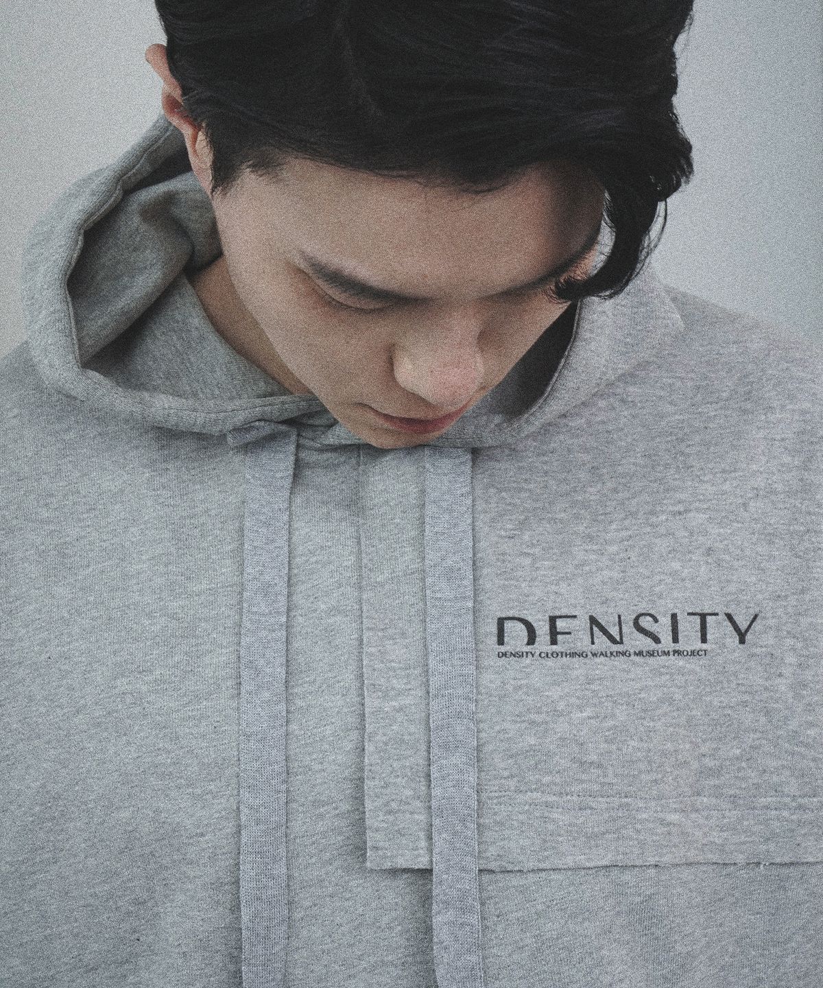 덴시티(DENSITY) 로고타입 스웻셔츠_멜란지그레이