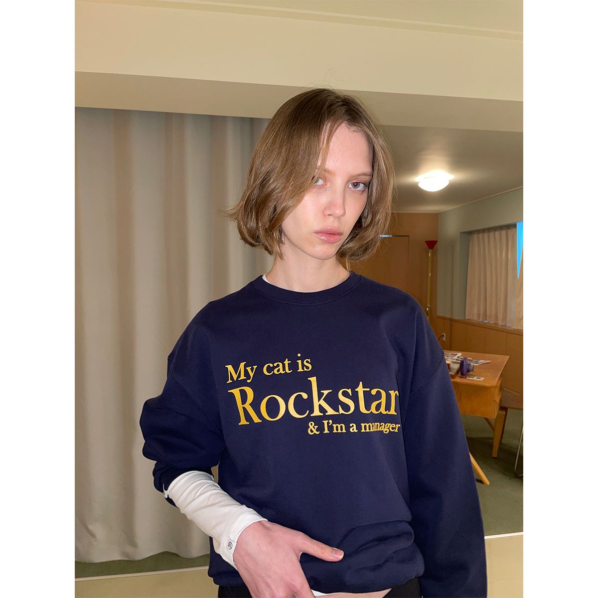 조거쉬(JOEGUSH) My cat is Rockstar Sweatshirts (Navy/Yellow)