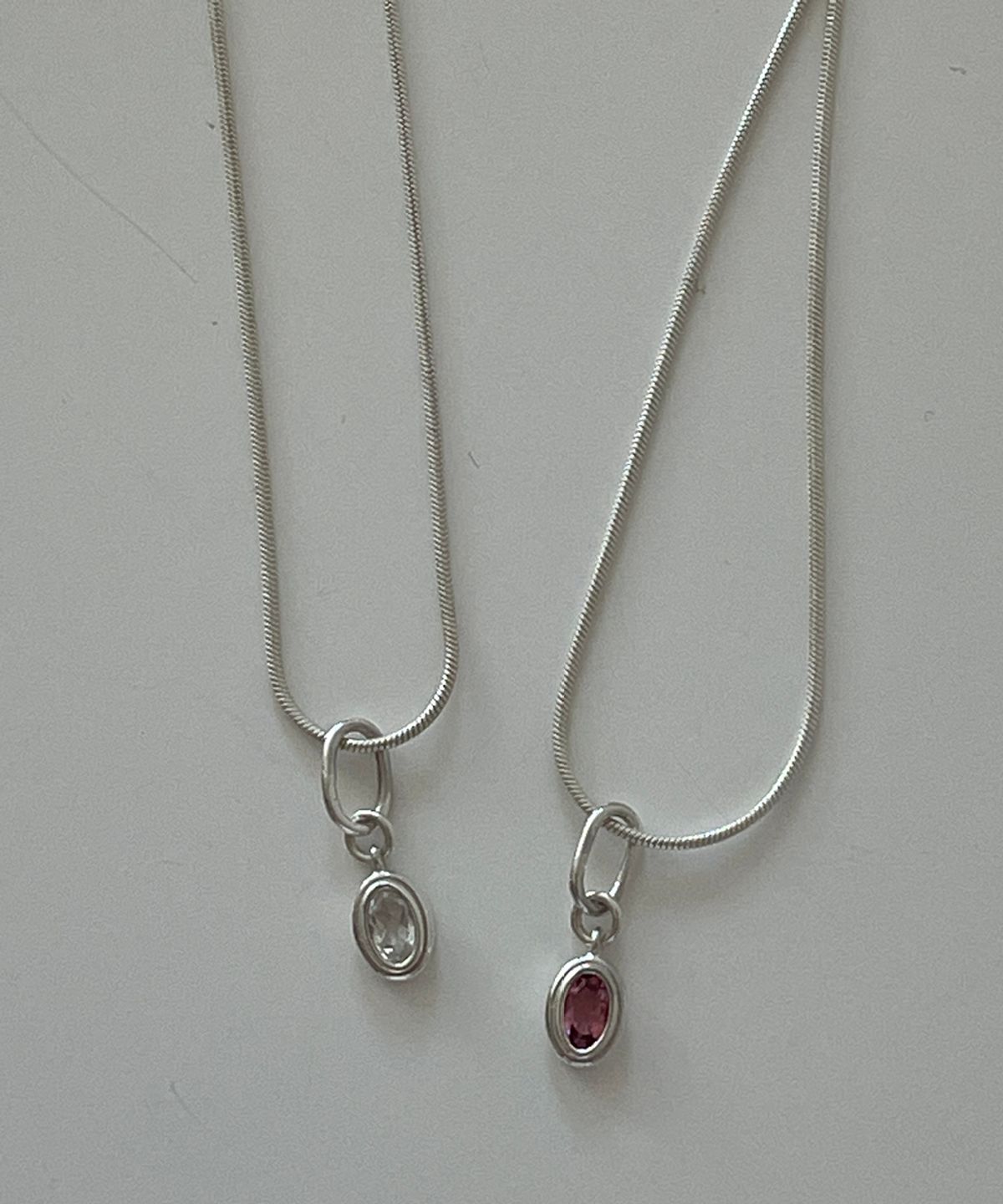 엘리오나(ELYONA) Gemstone Necklace : Oval (white/pink)