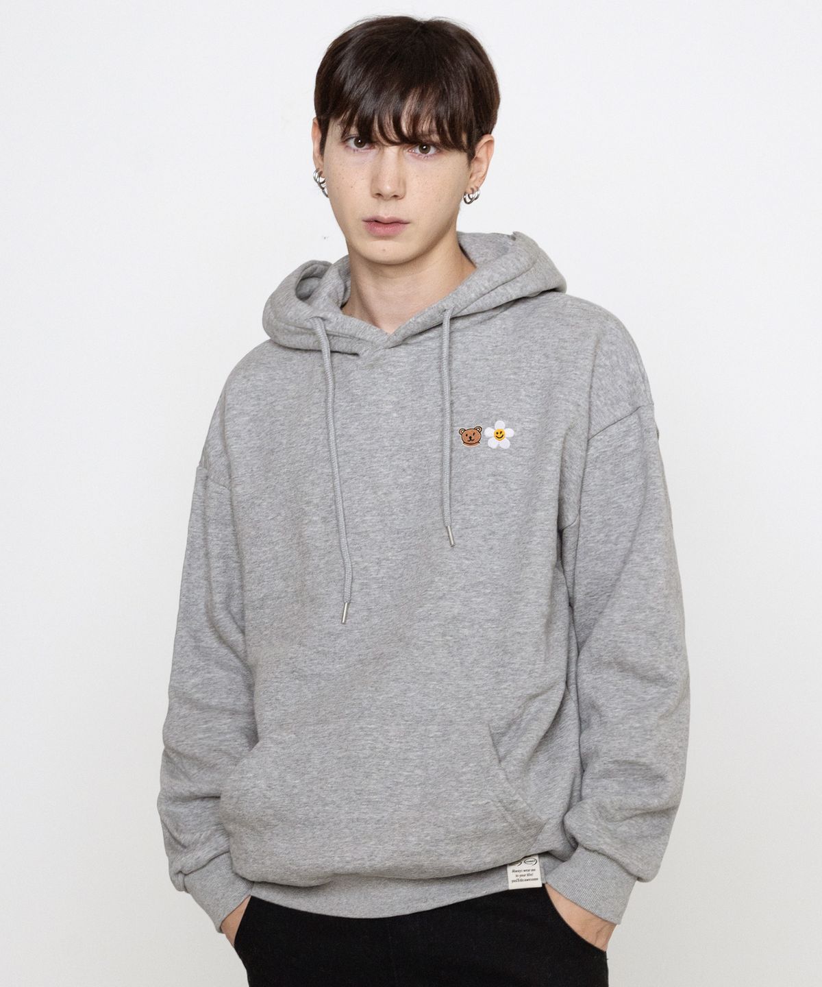그레이버(GRAVER) [UNISEX]스몰 플라워 베어 페이스 자수 스마일 후드티_그레이