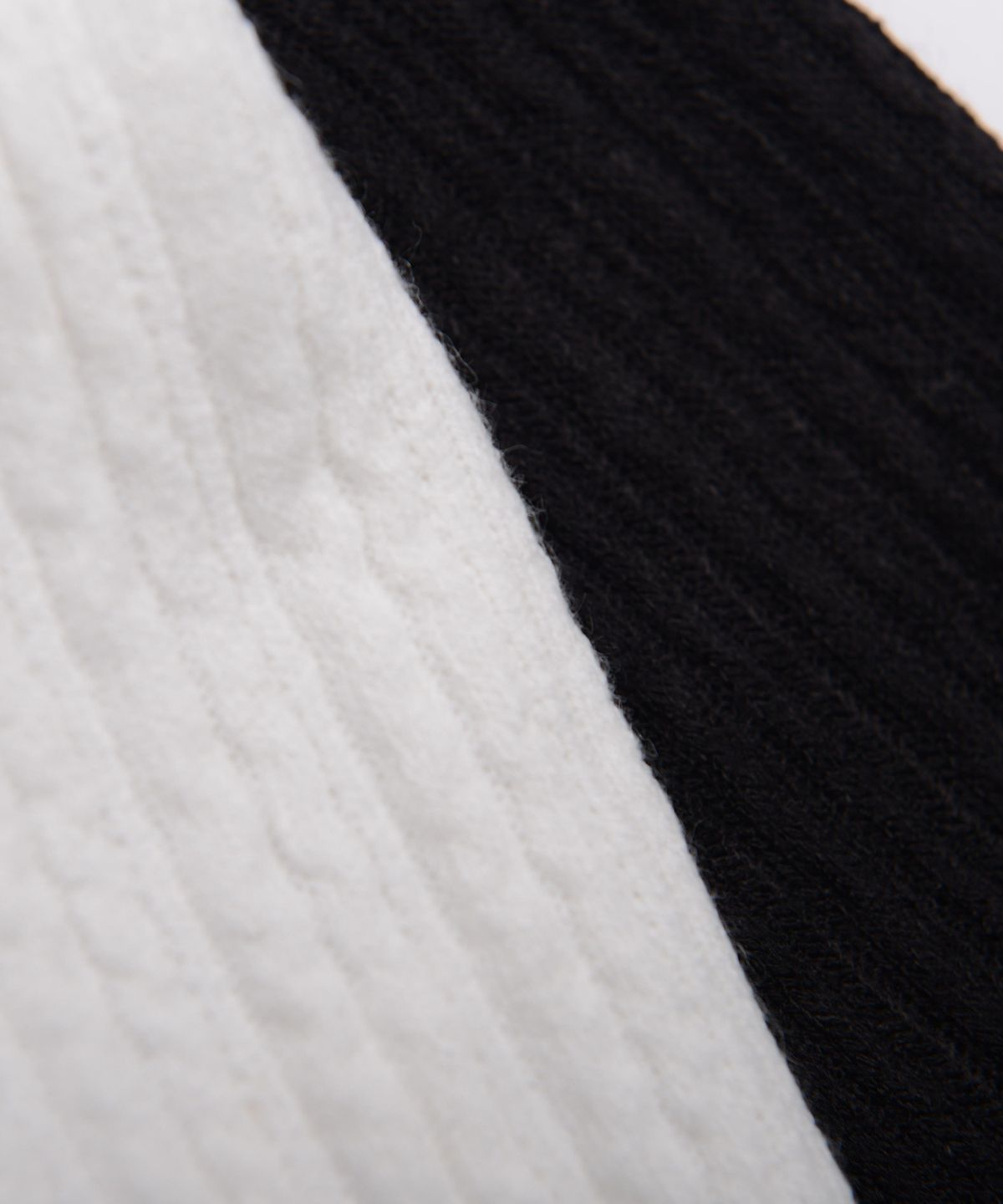 피스메이커(PIECE MAKER) OFFICIAL WAVE CROP HALF ZIP KNIT (BLACK)