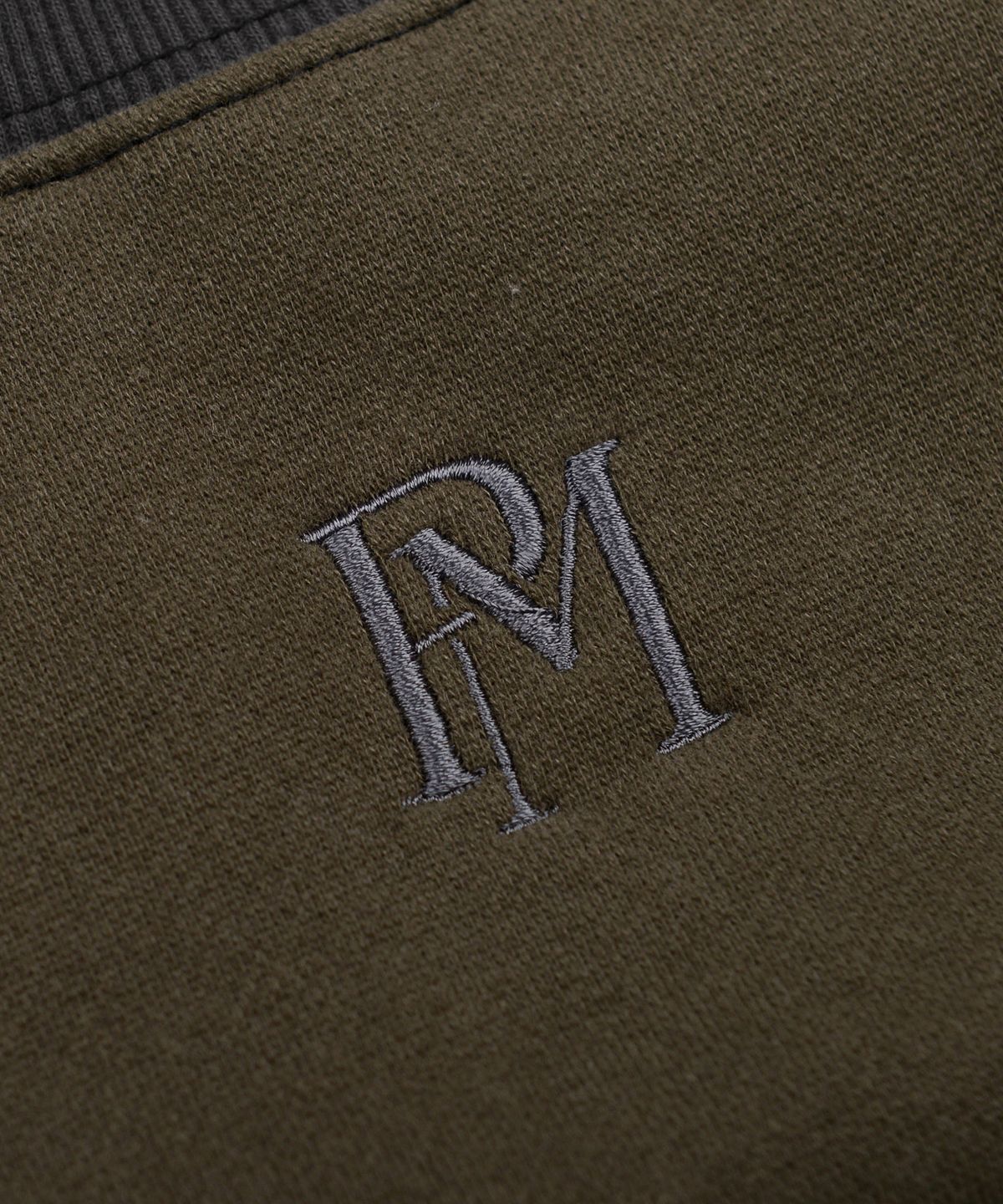 피스메이커(PIECE MAKER) OFFICIAL STITCH CROP SWEATSHIRTS (OLIVE)